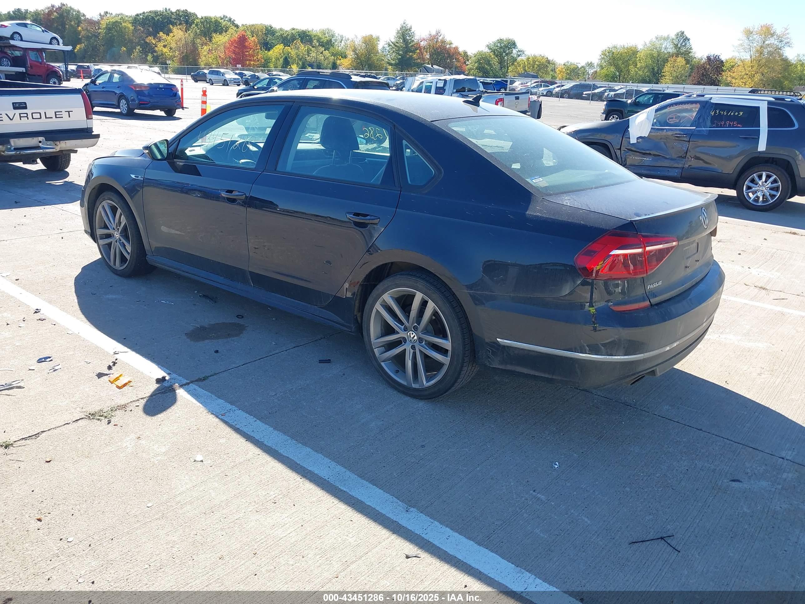 VOLKSWAGEN PASSAT image 3
