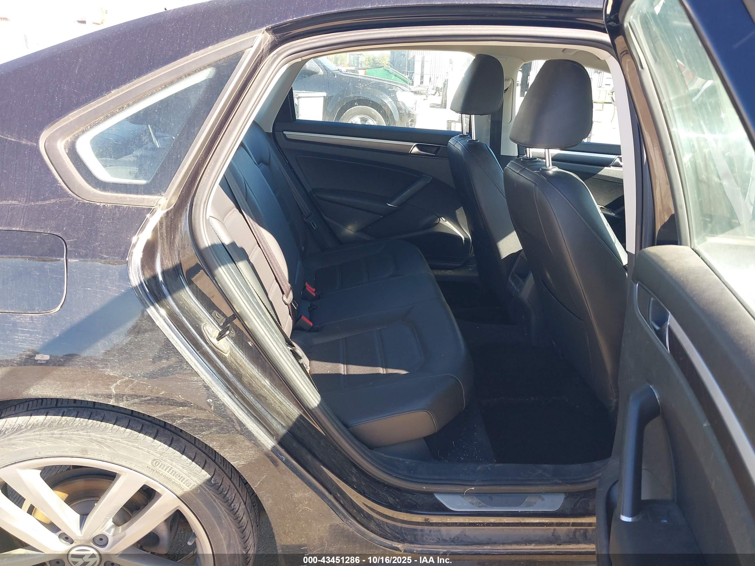 VOLKSWAGEN PASSAT image 8