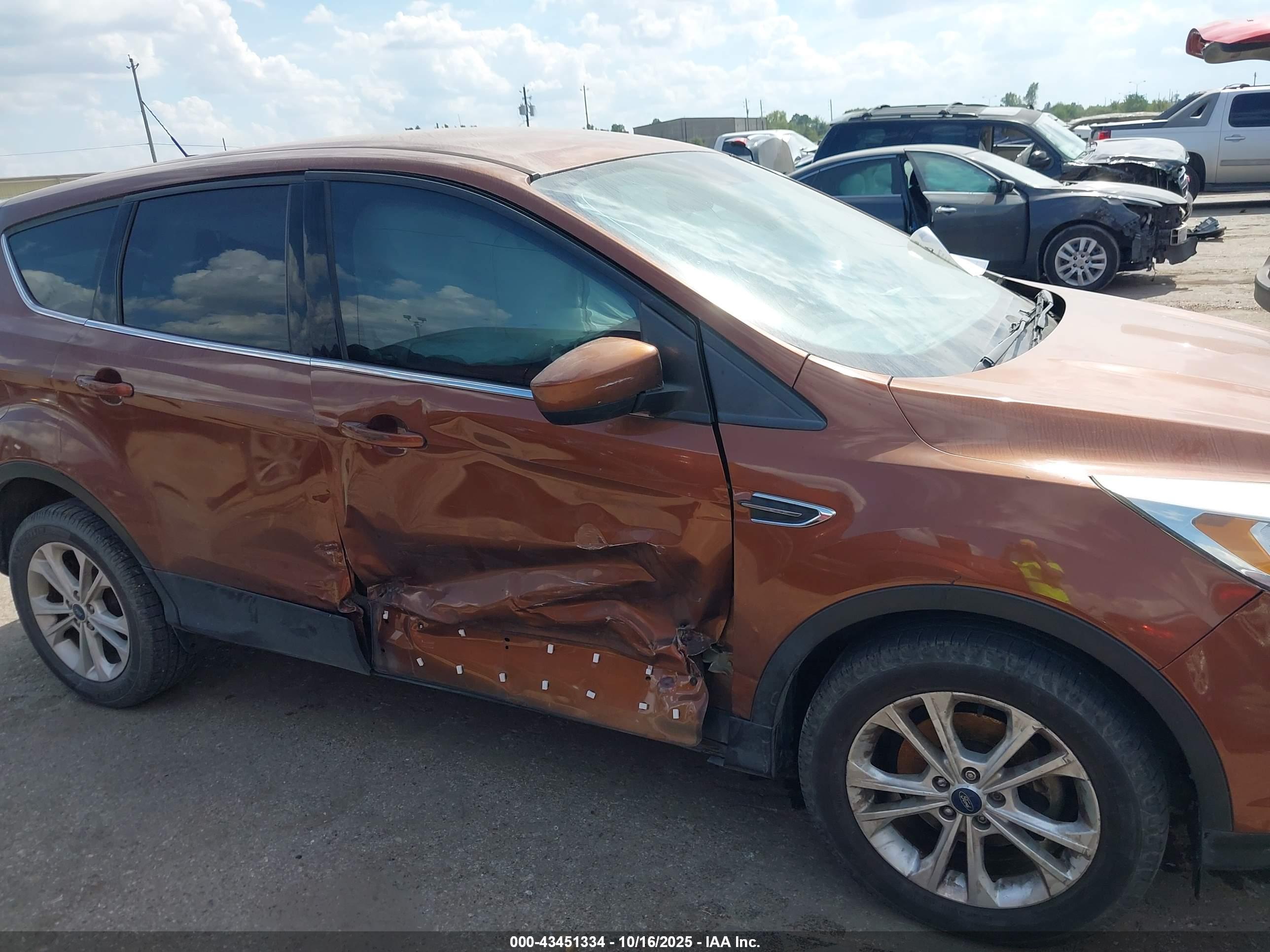 FORD ESCAPE image 6