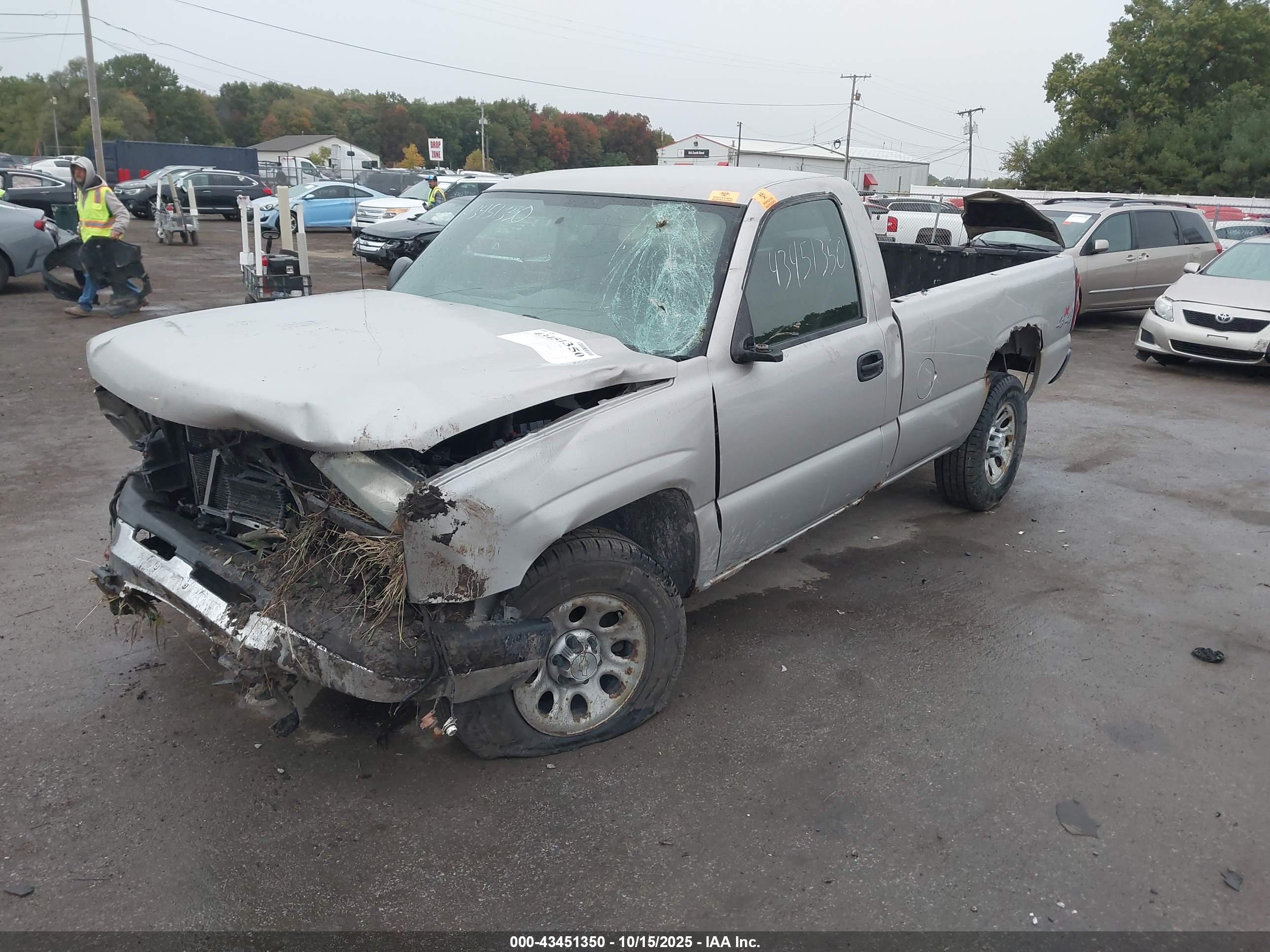 CHEVROLET SILVERADO image 2
