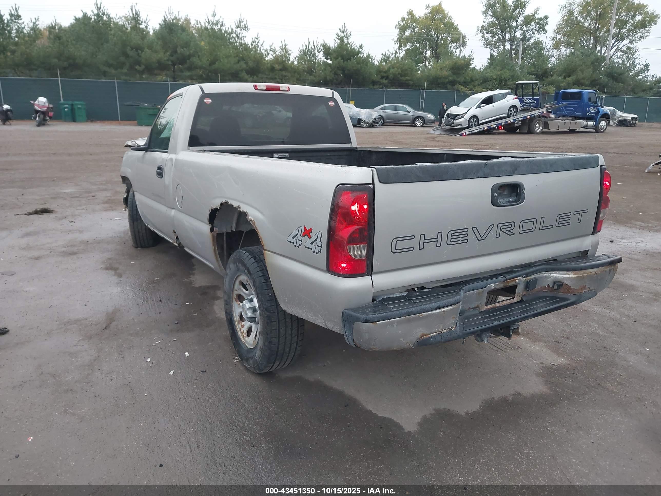 CHEVROLET SILVERADO image 3