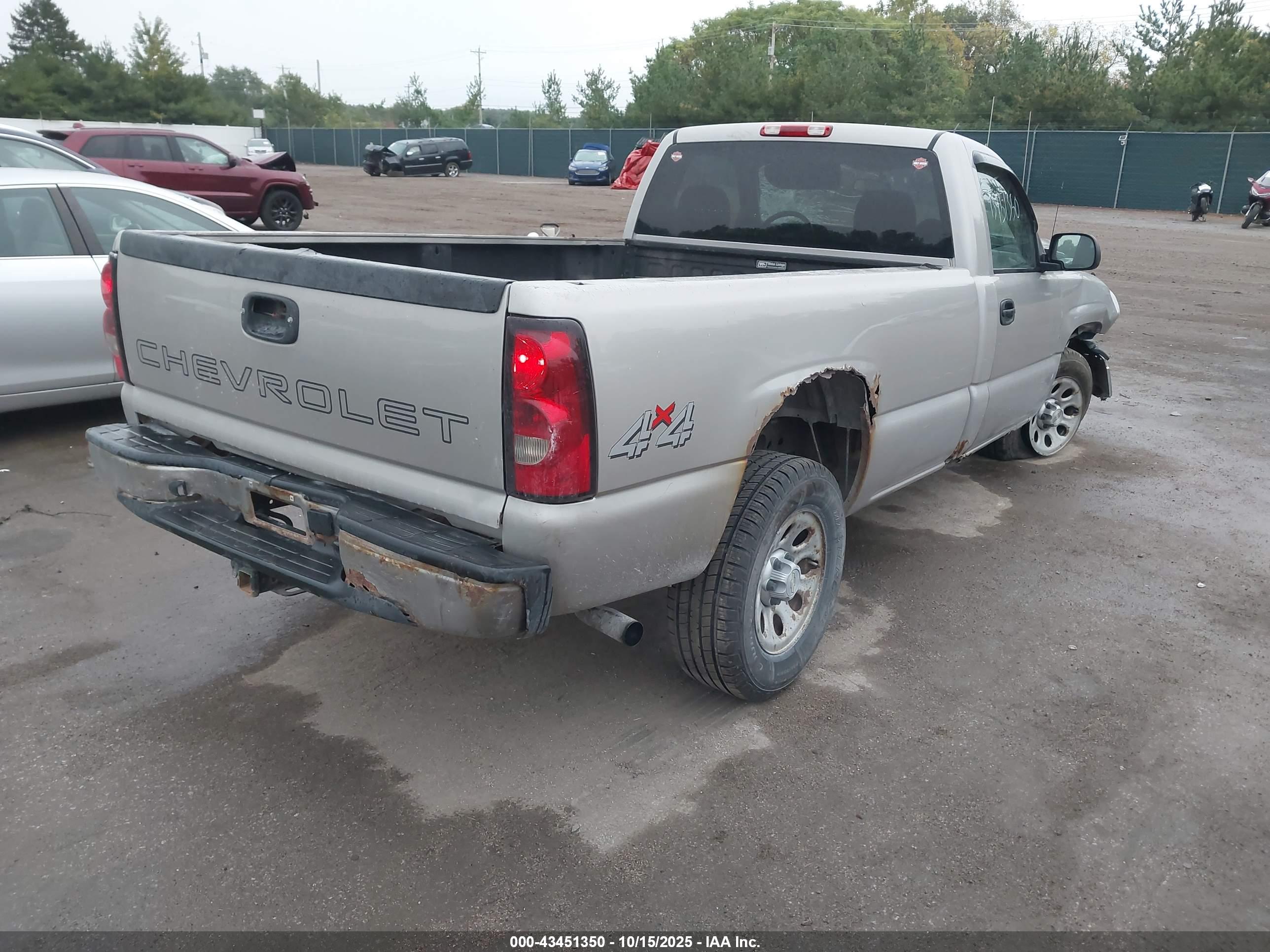 CHEVROLET SILVERADO image 4