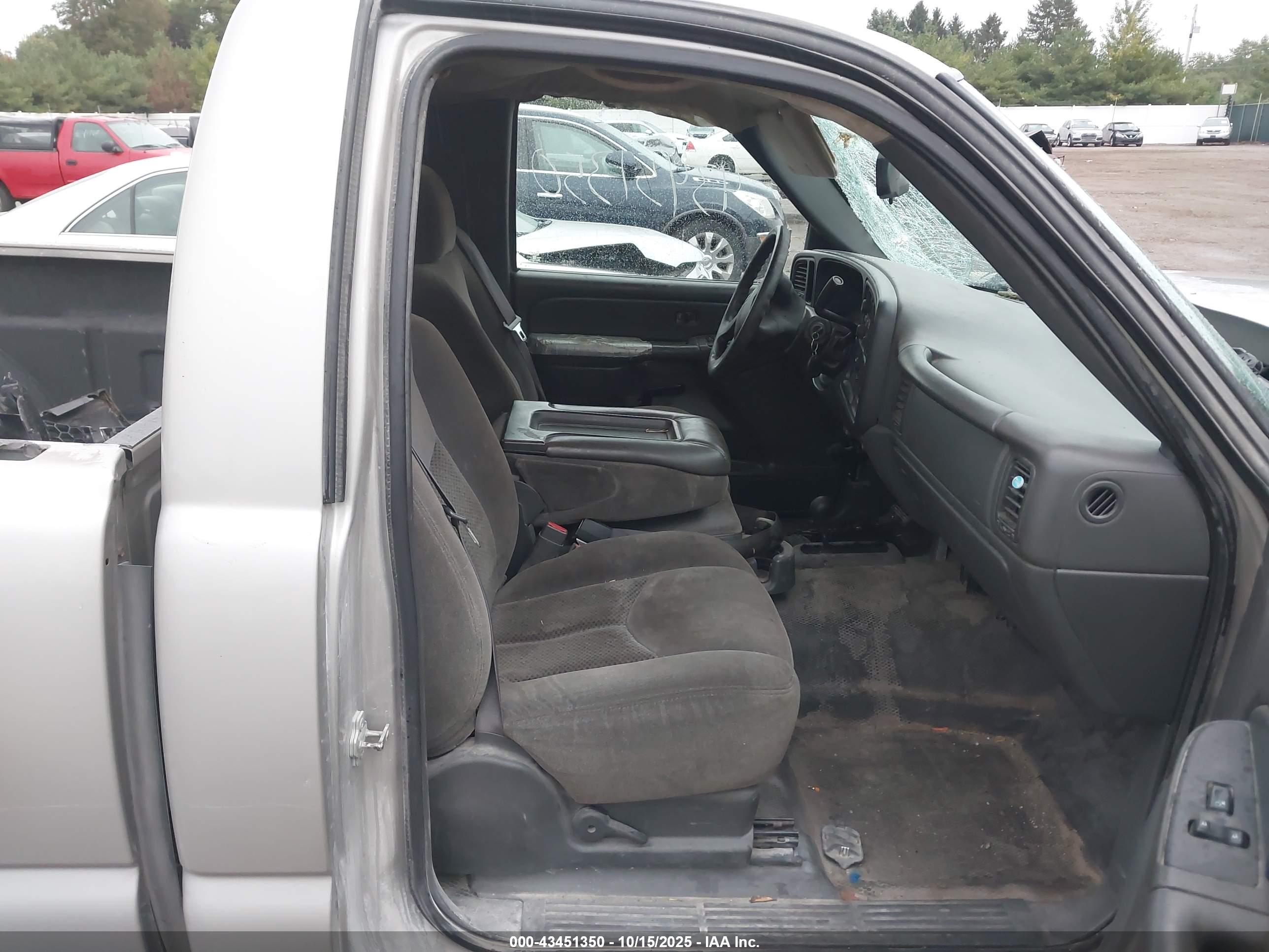 CHEVROLET SILVERADO image 5