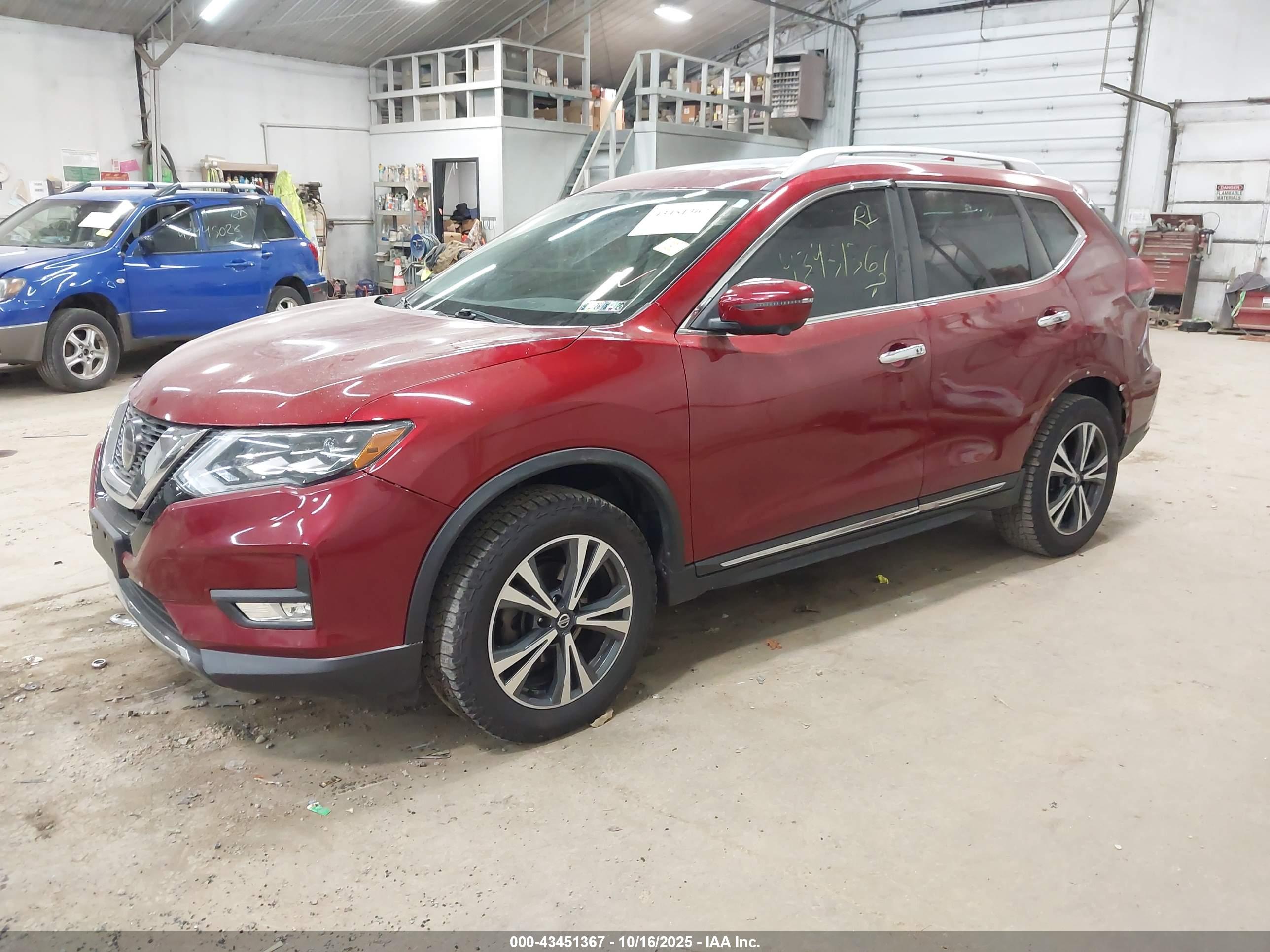 NISSAN ROGUE image 2