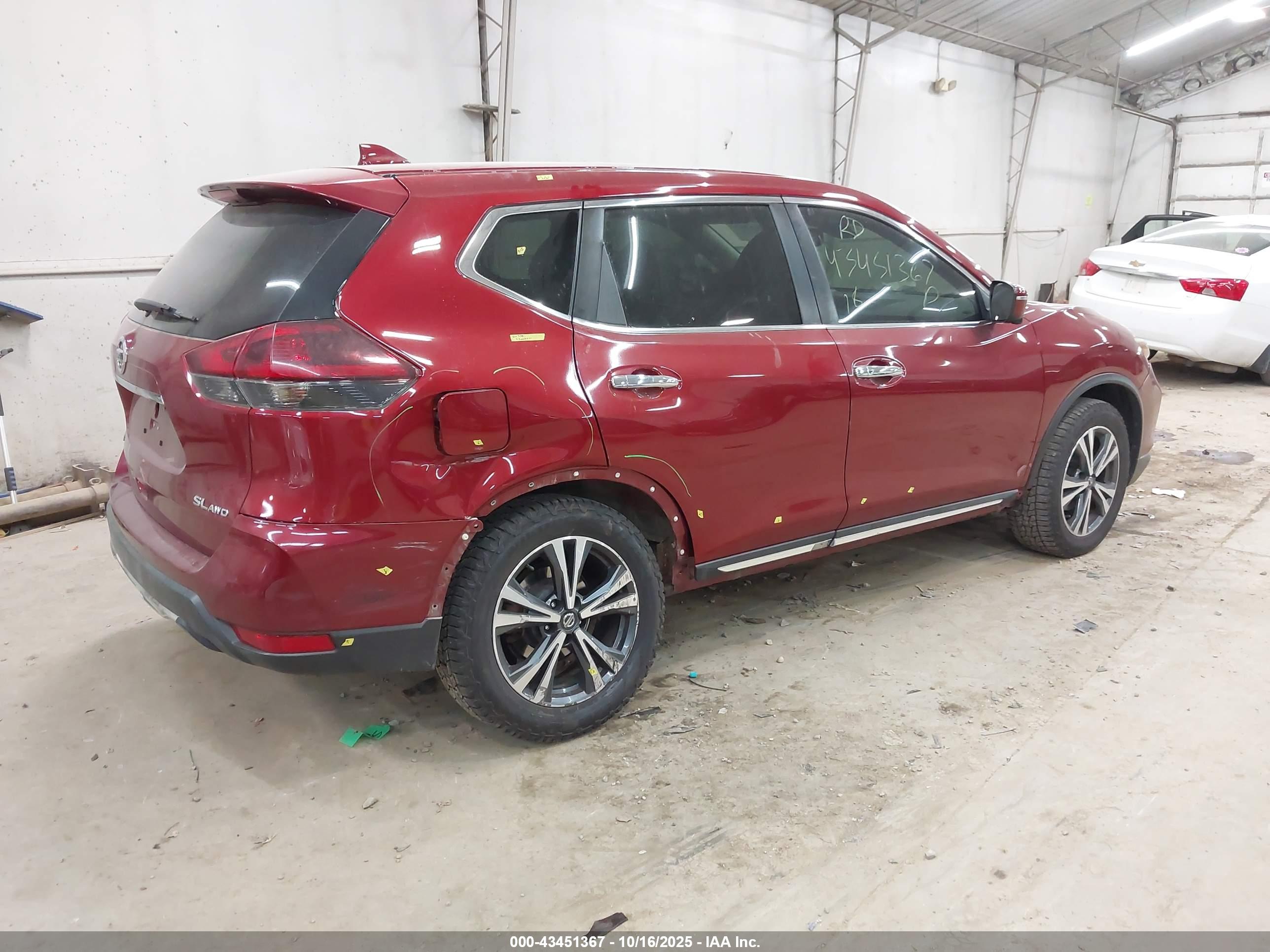 NISSAN ROGUE image 4