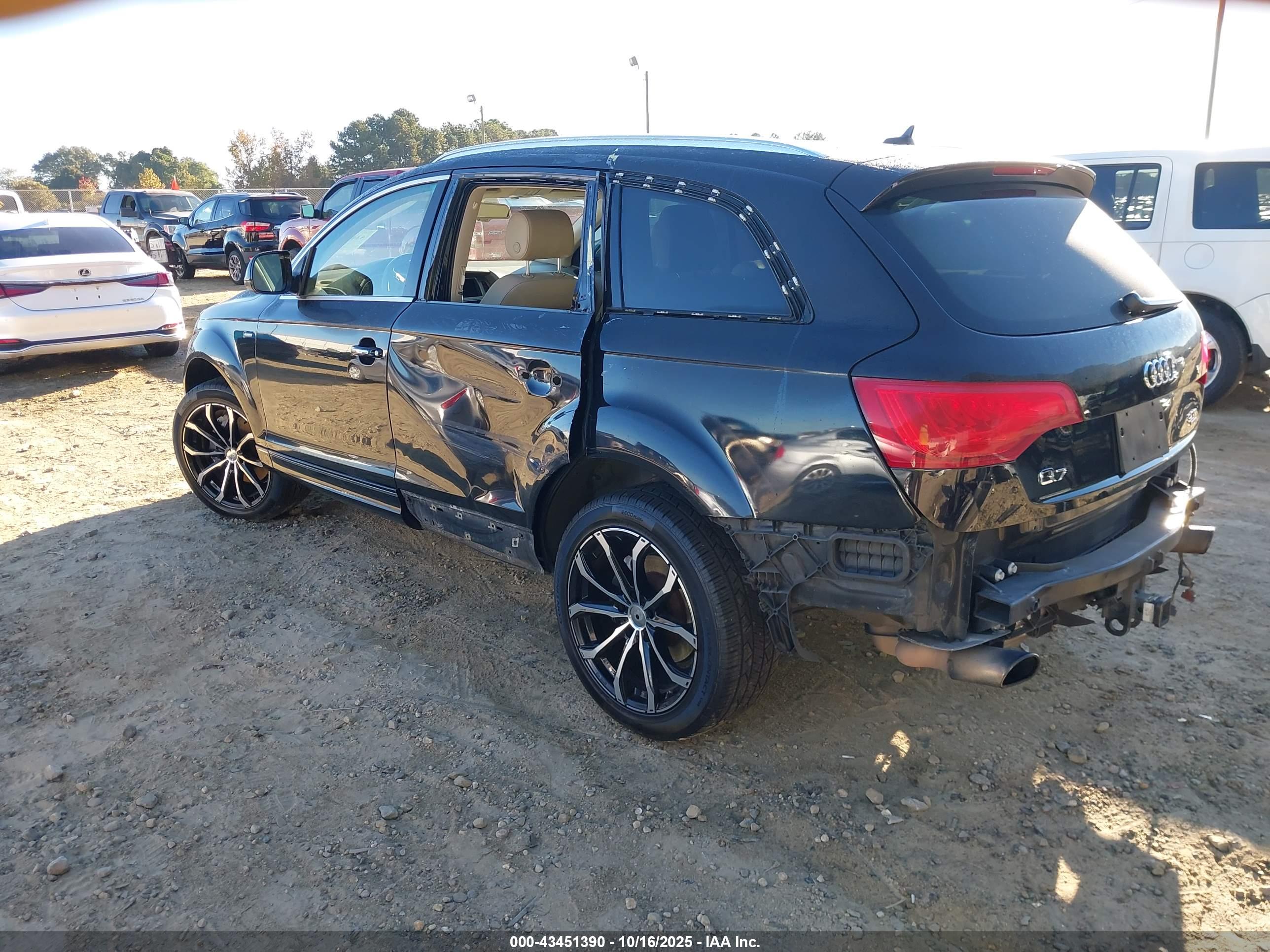 AUDI Q7 image 3