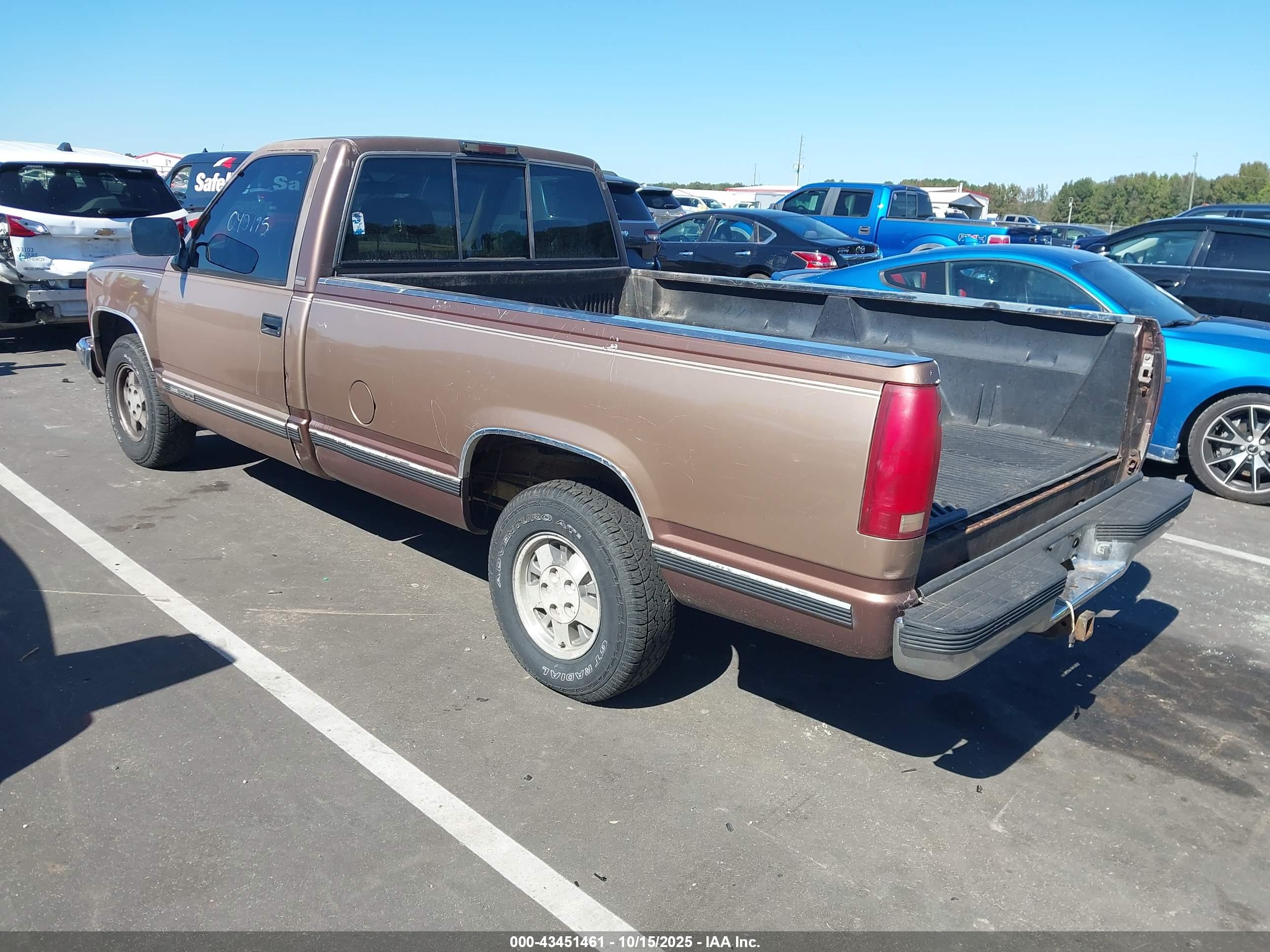 CHEVROLET GMT-400 image 3