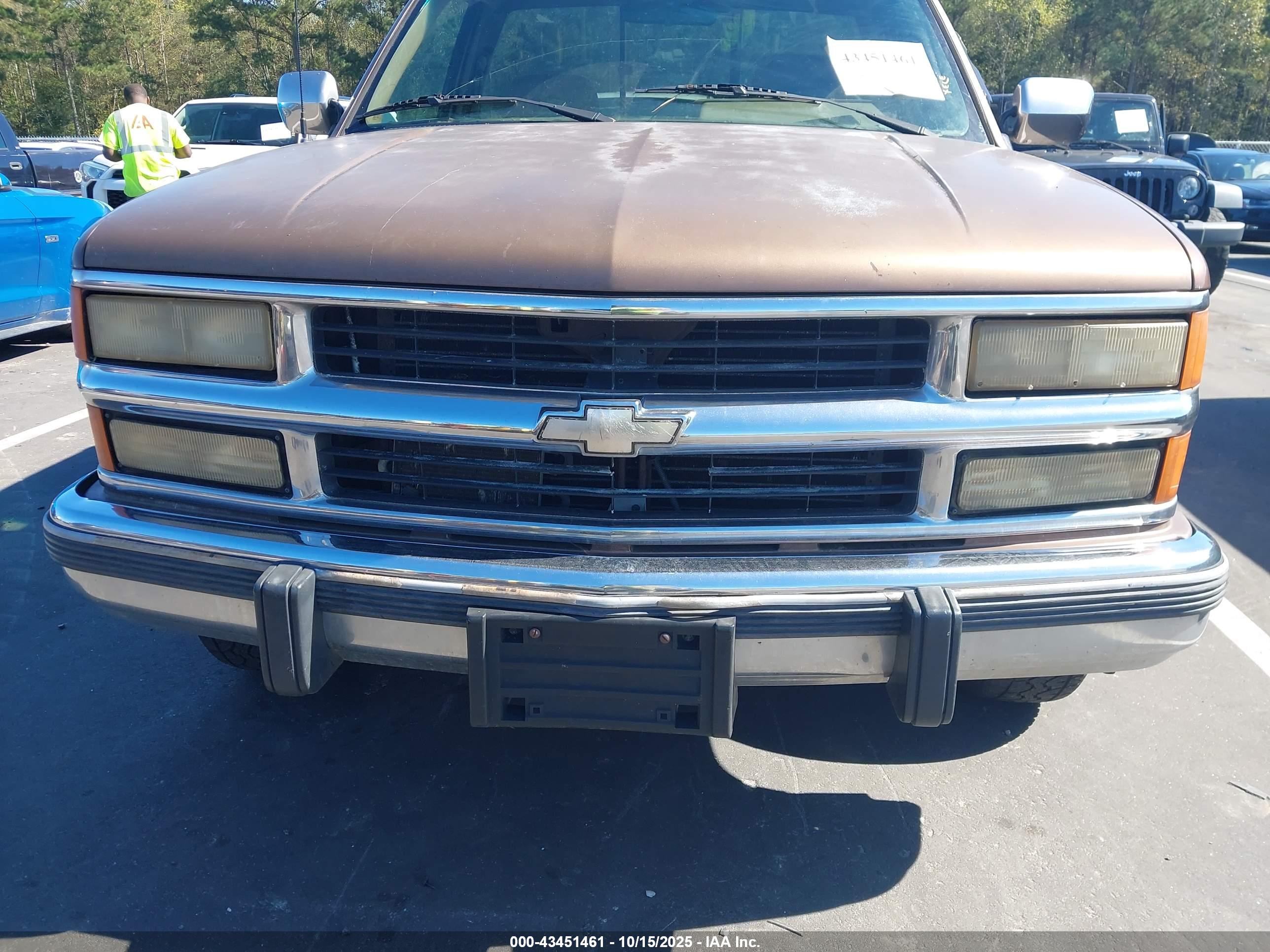 CHEVROLET GMT-400 image 6