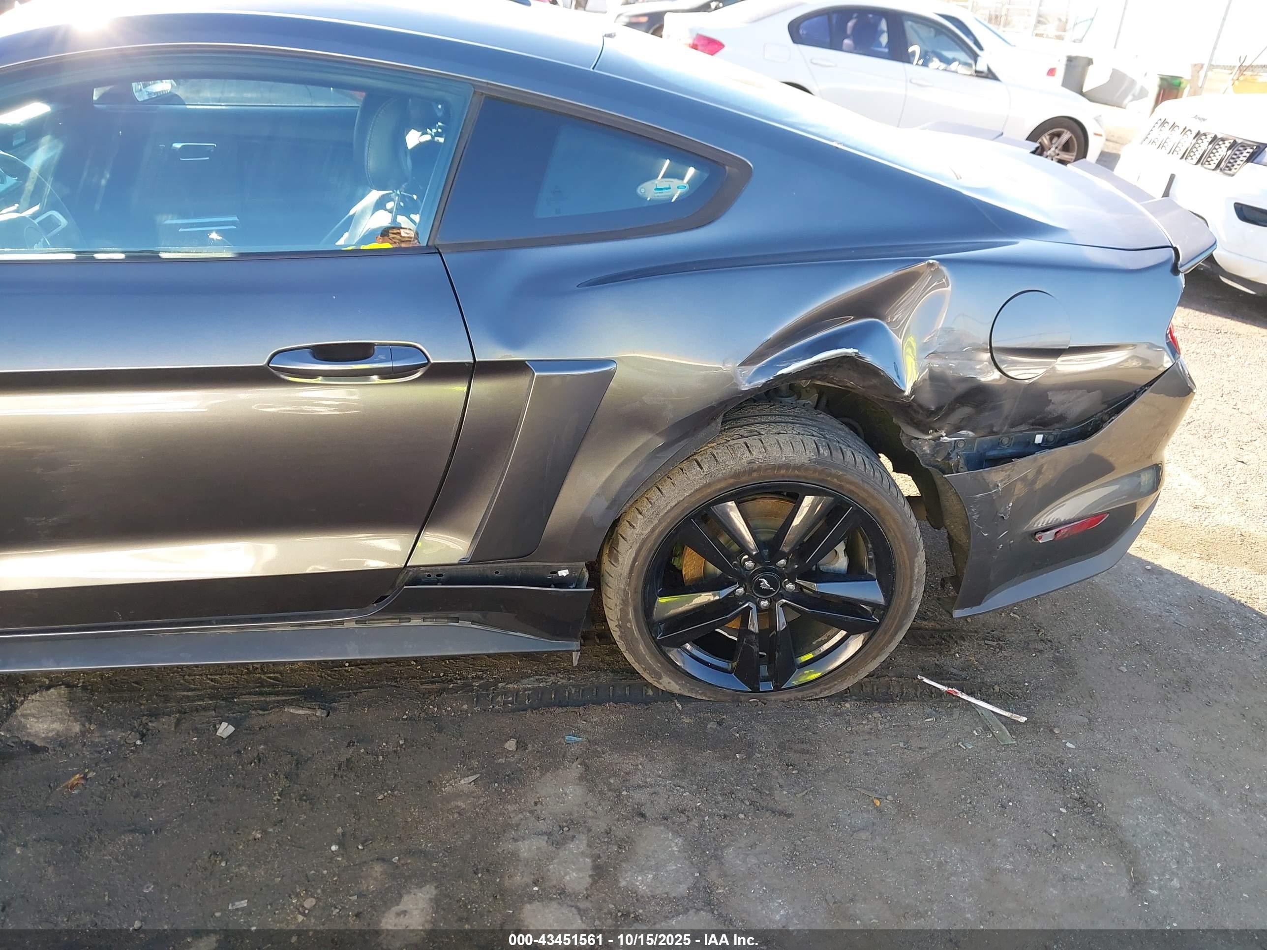 FORD MUSTANG image 6