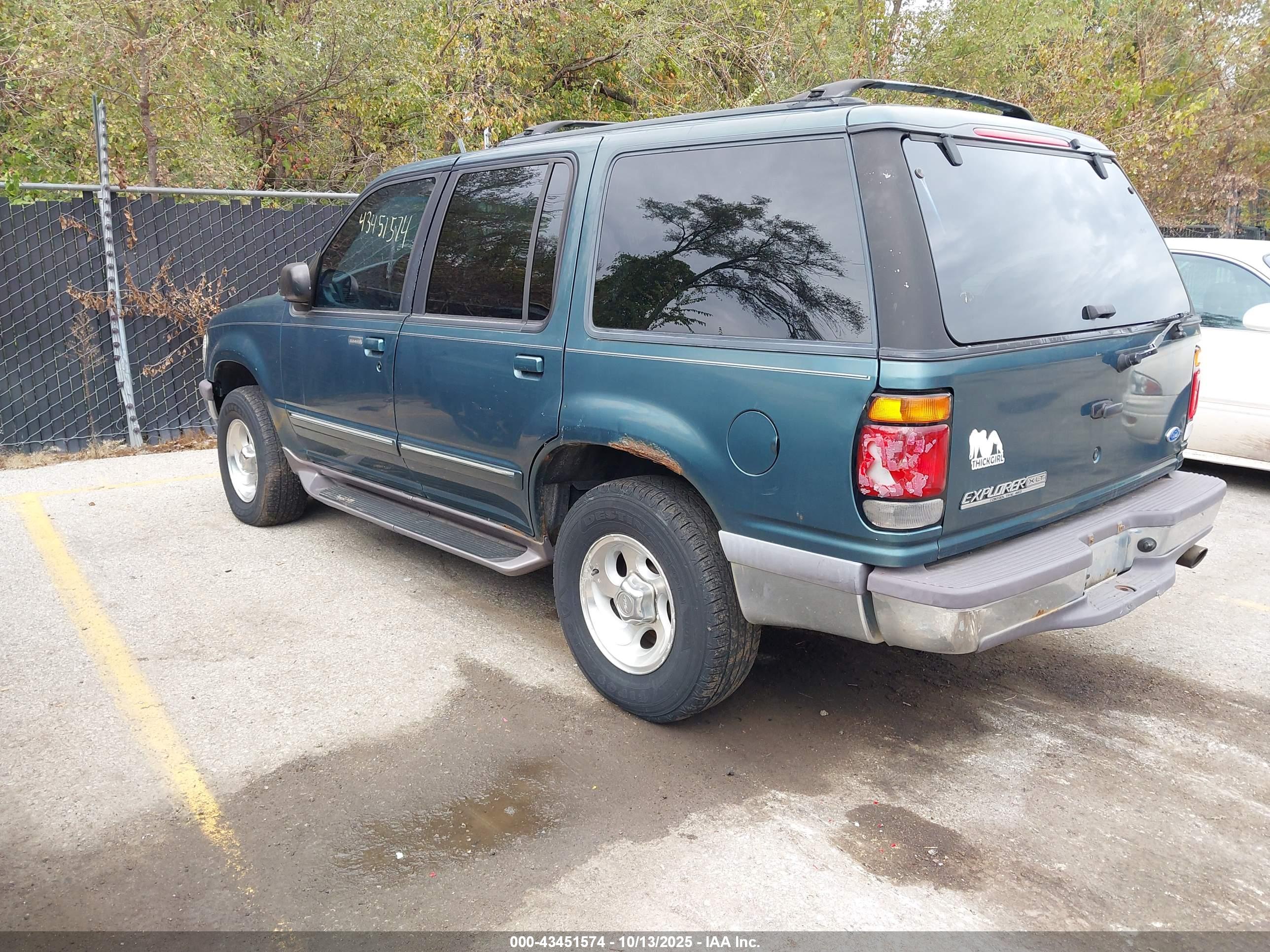 FORD EXPLORER image 3