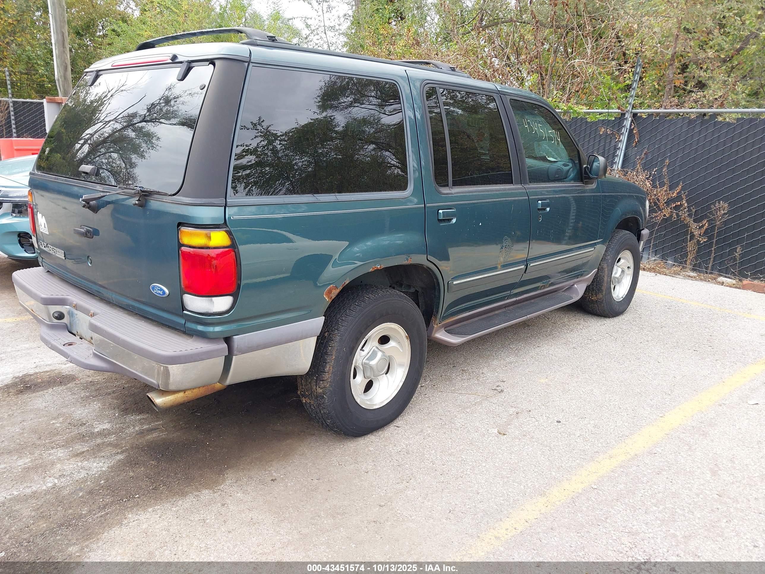 FORD EXPLORER image 4