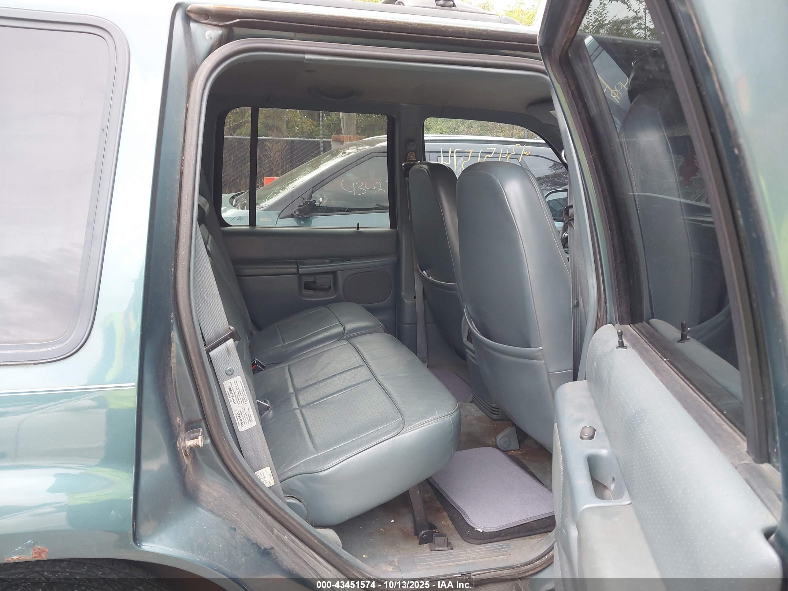FORD EXPLORER image 8