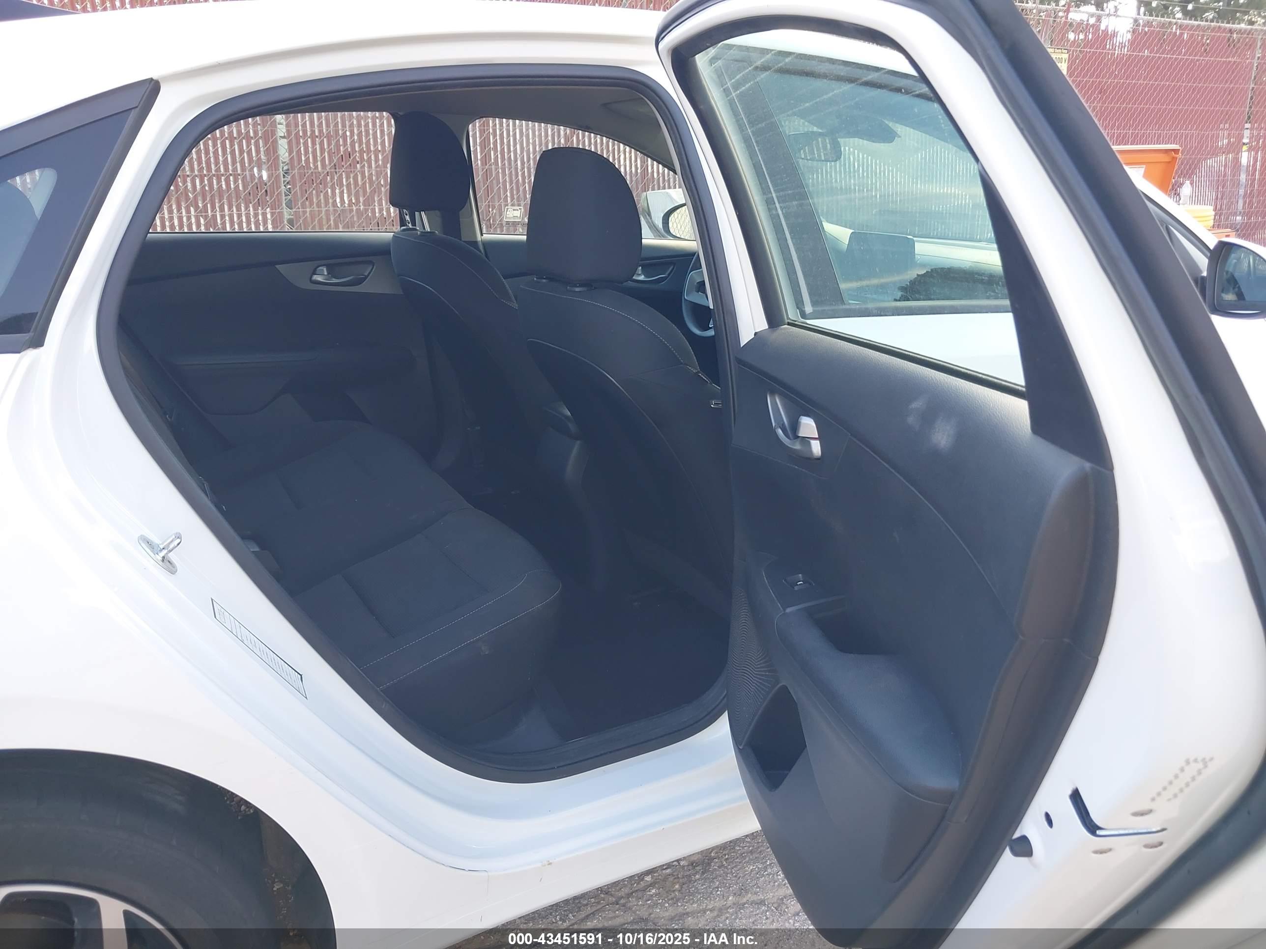KIA FORTE image 8