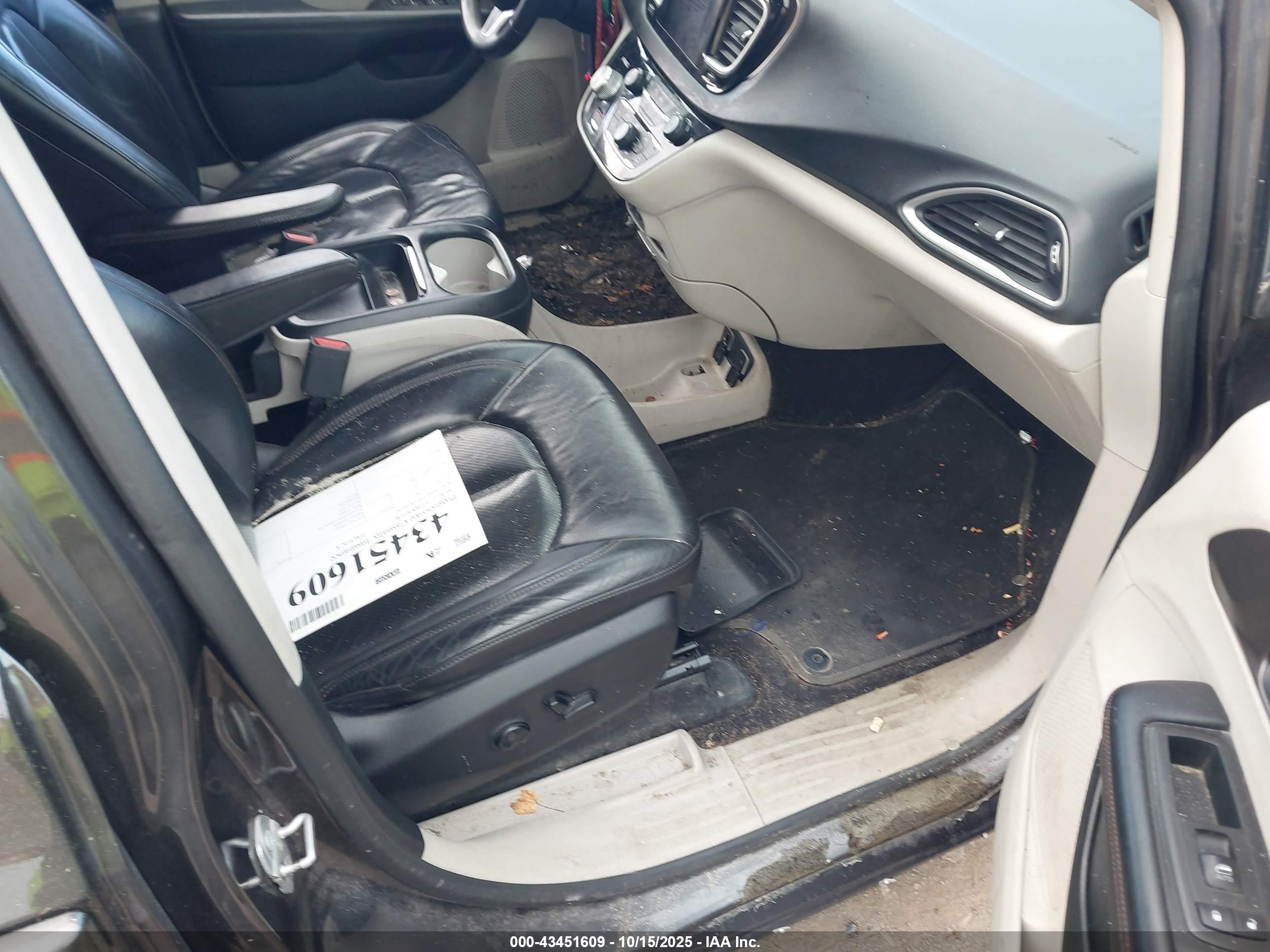 CHRYSLER PACIFICA image 5