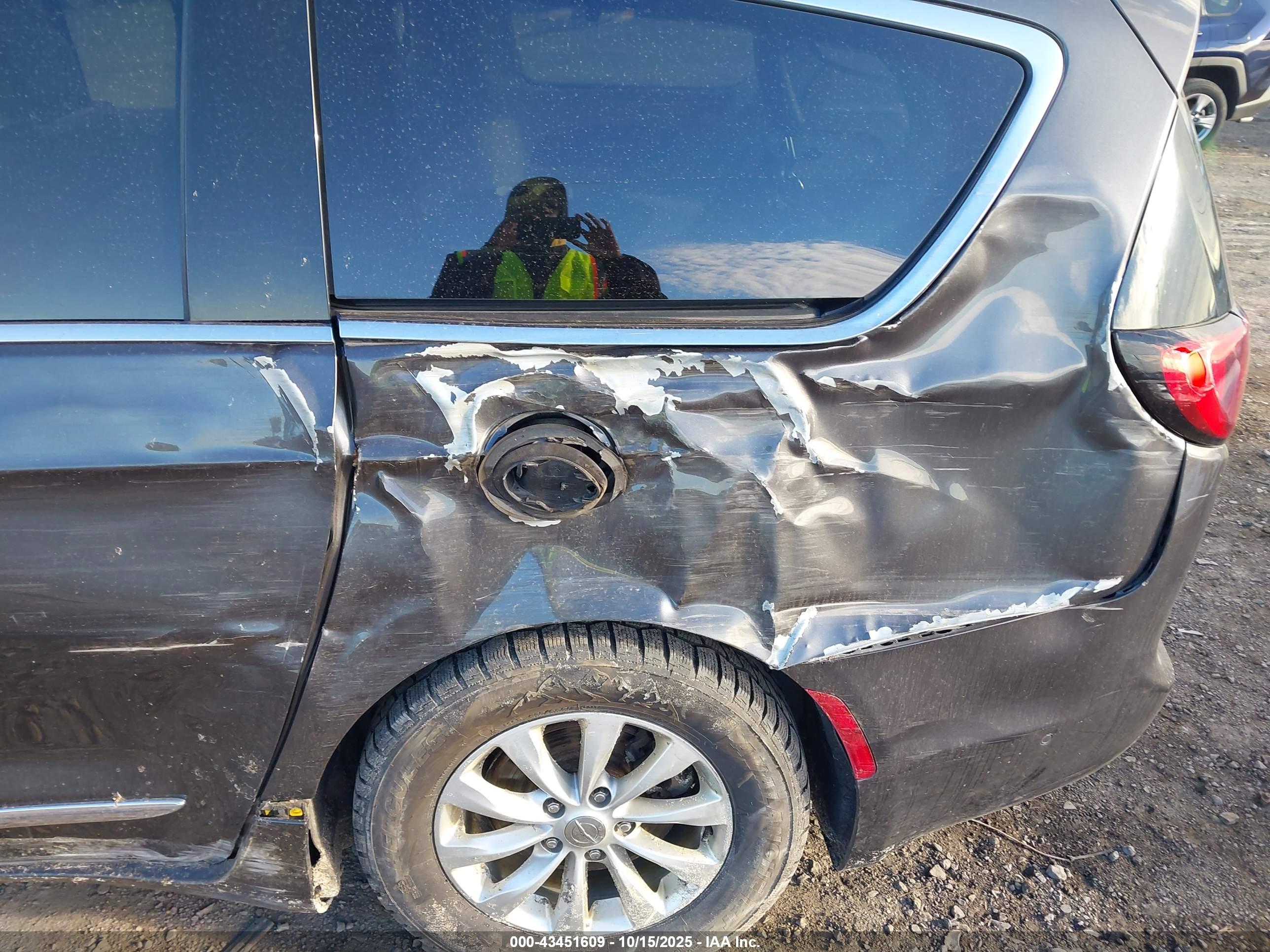 CHRYSLER PACIFICA image 6