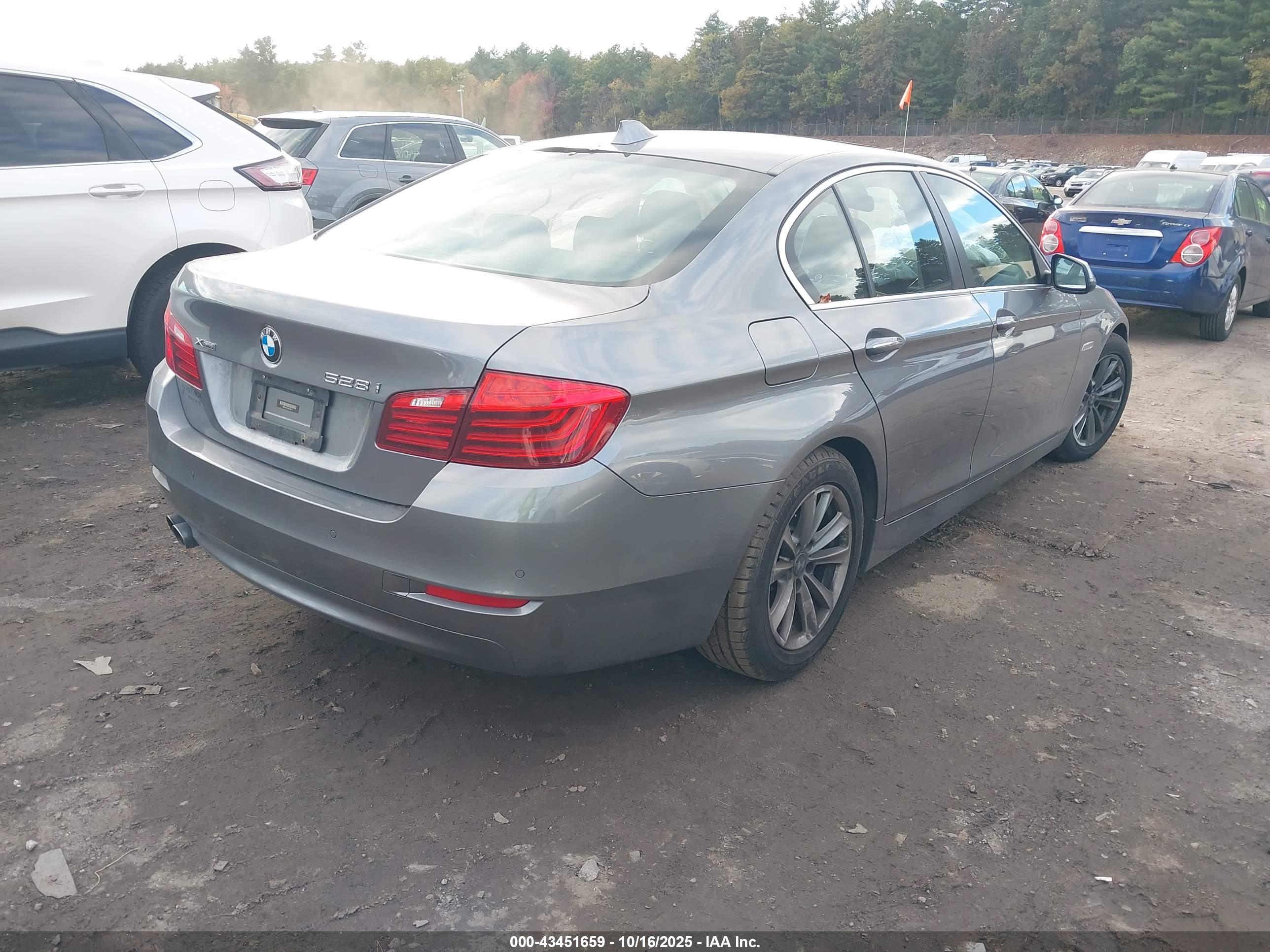 BMW 528I image 4