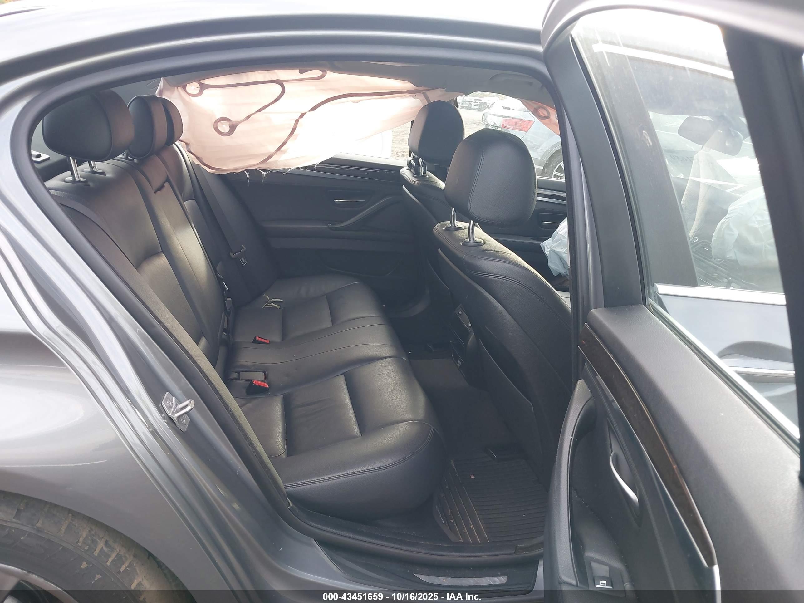 BMW 528I image 8