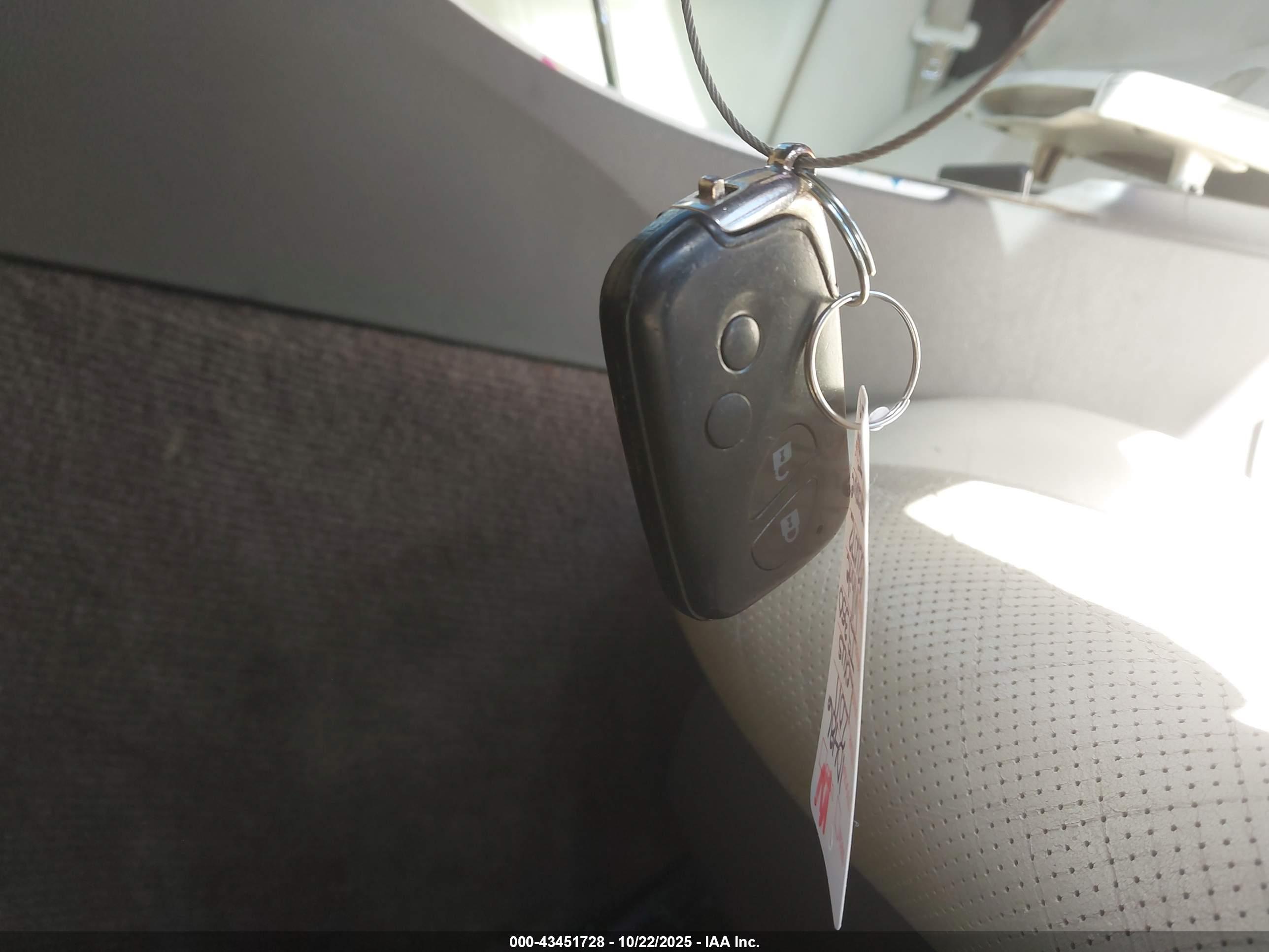 LEXUS IS image 11