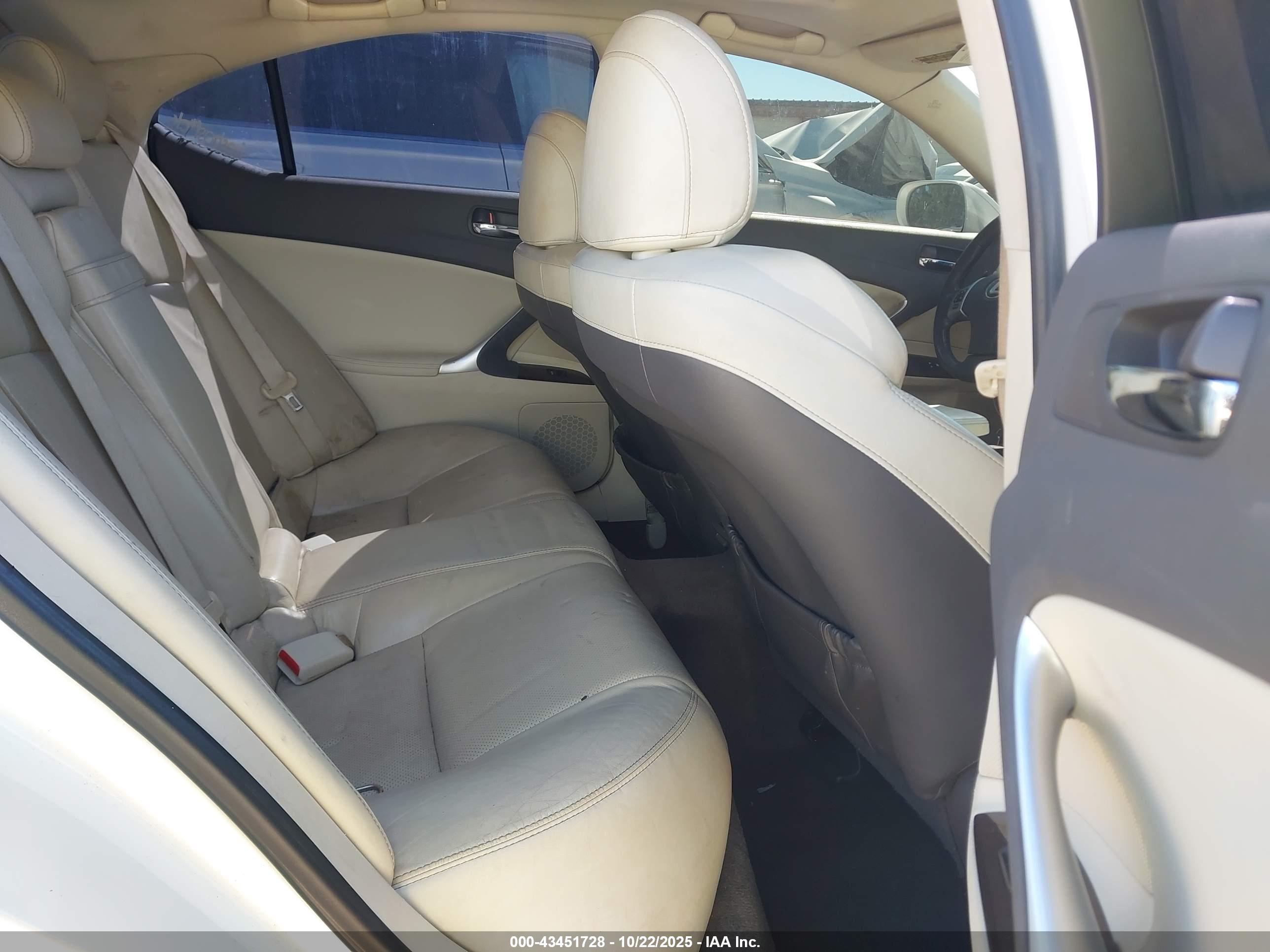 LEXUS IS image 8