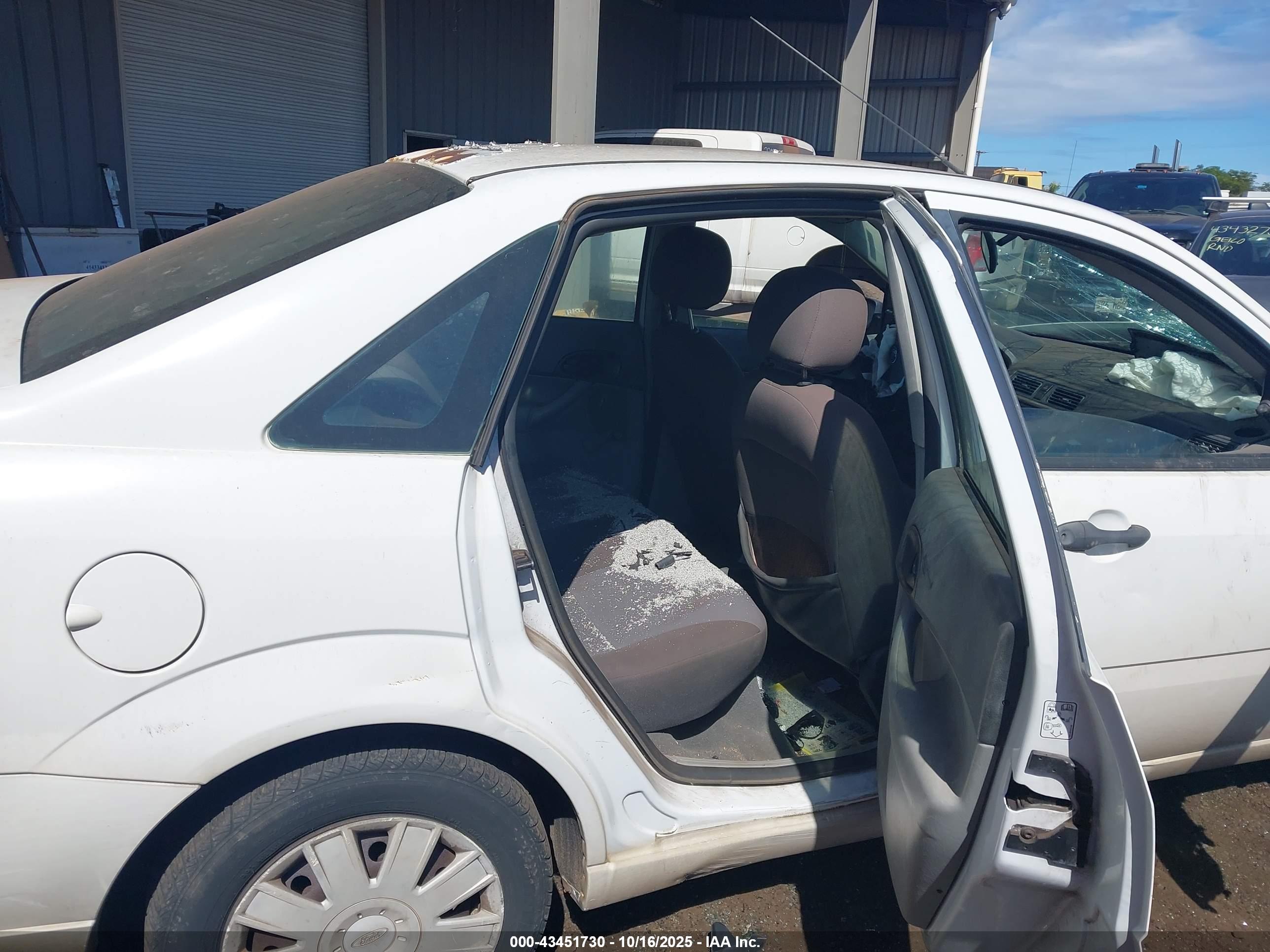 FORD FOCUS image 8