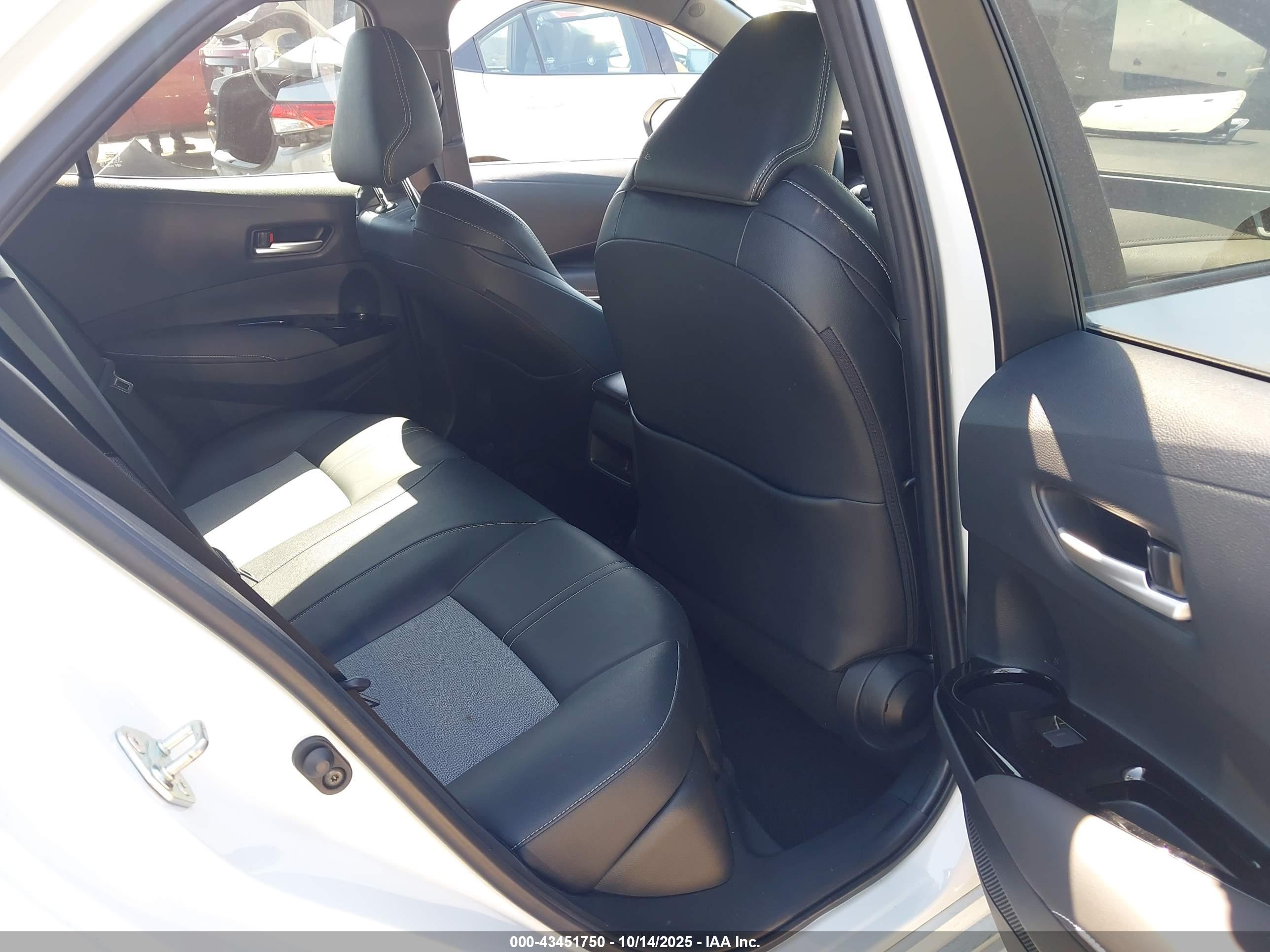 TOYOTA COROLLA image 8