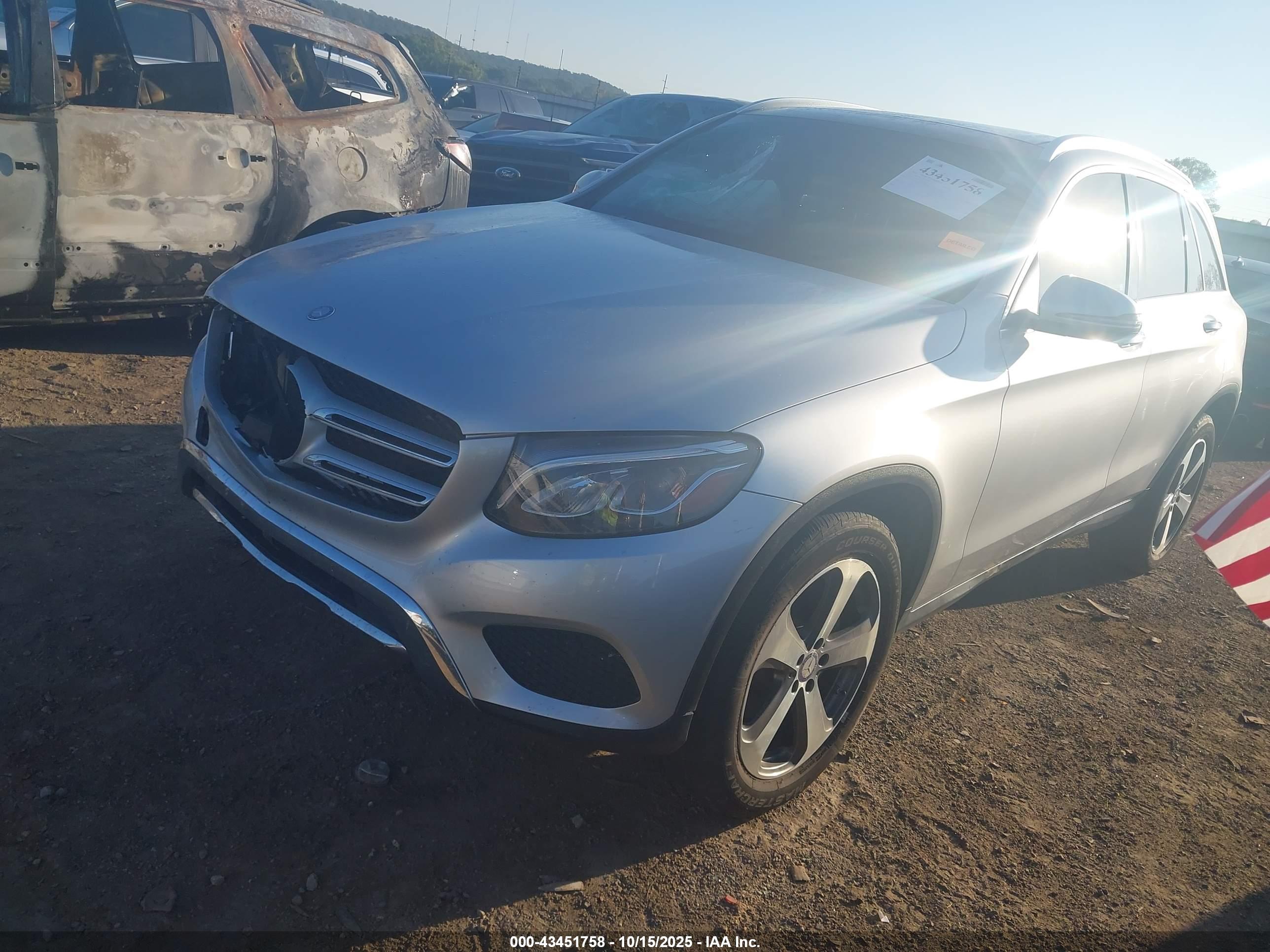 MERCEDES-BENZ GLC image 2