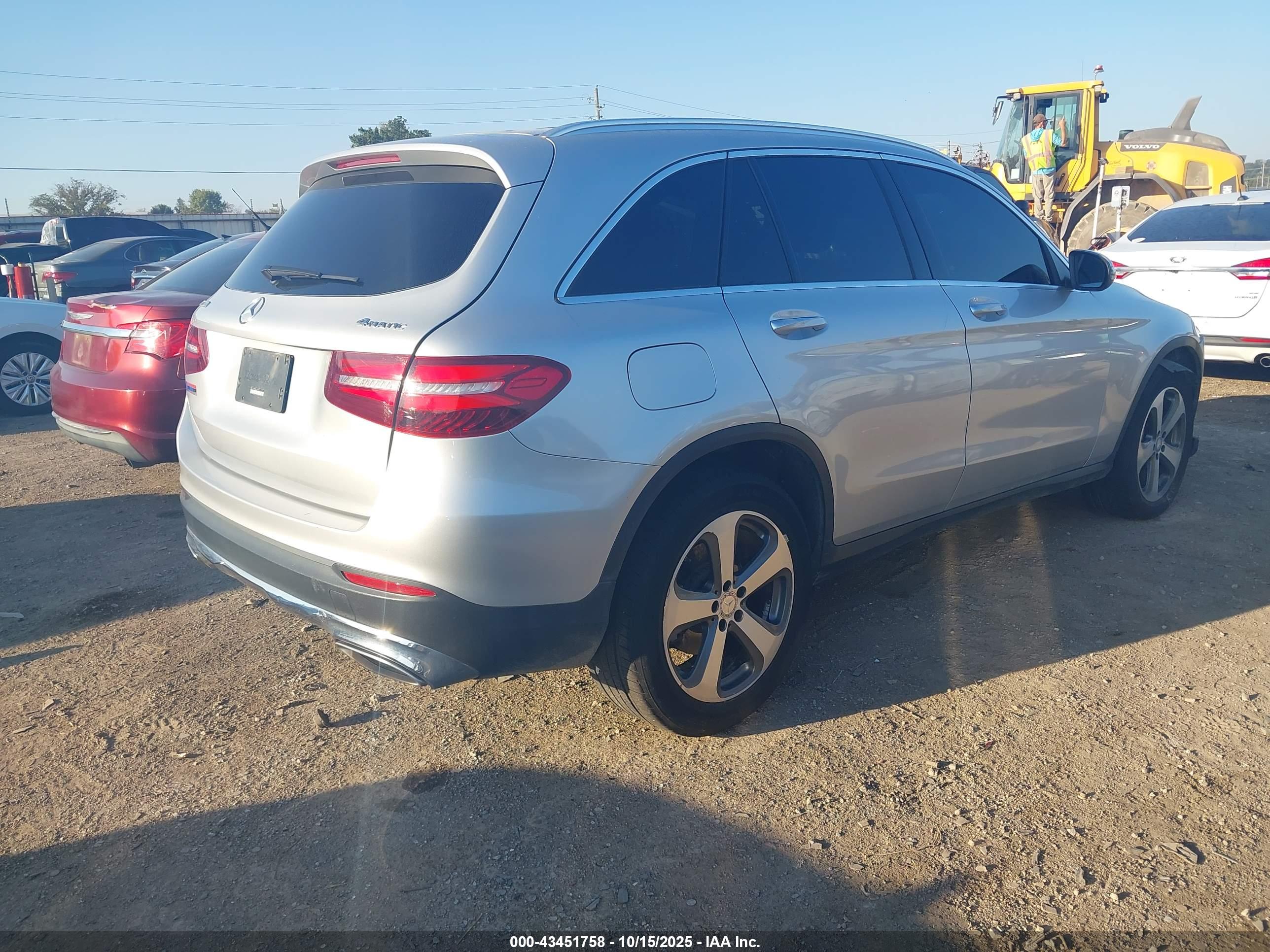 MERCEDES-BENZ GLC image 4