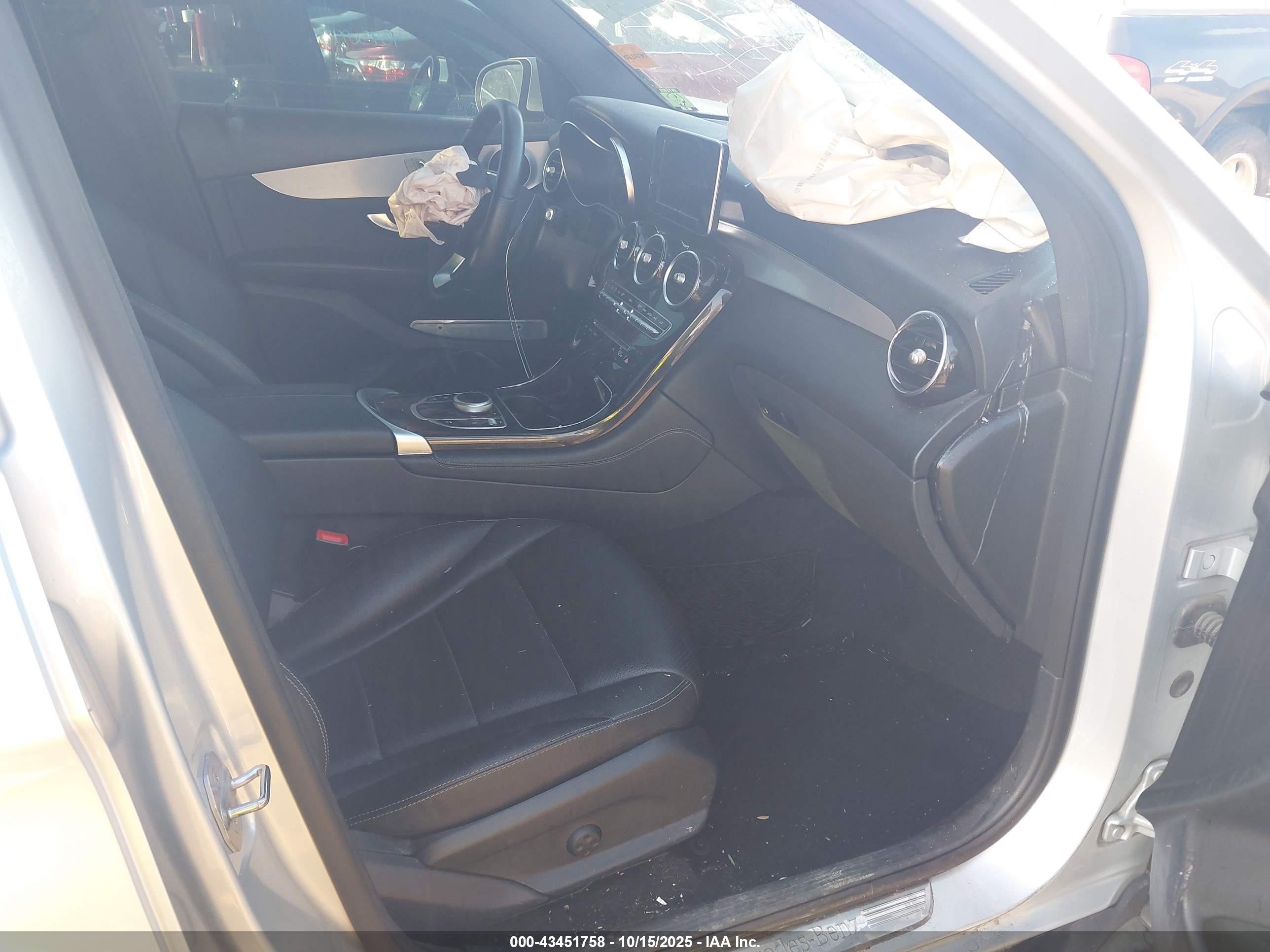 MERCEDES-BENZ GLC image 5