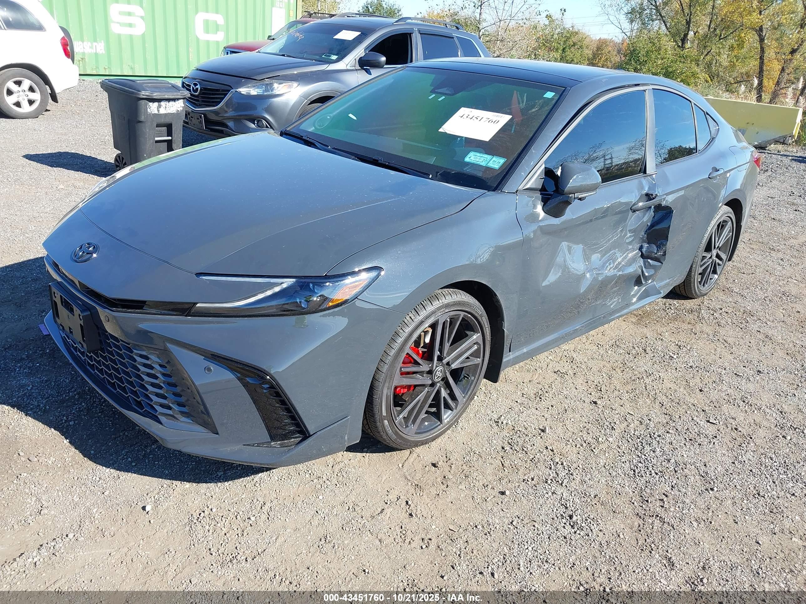 TOYOTA CAMRY image 2