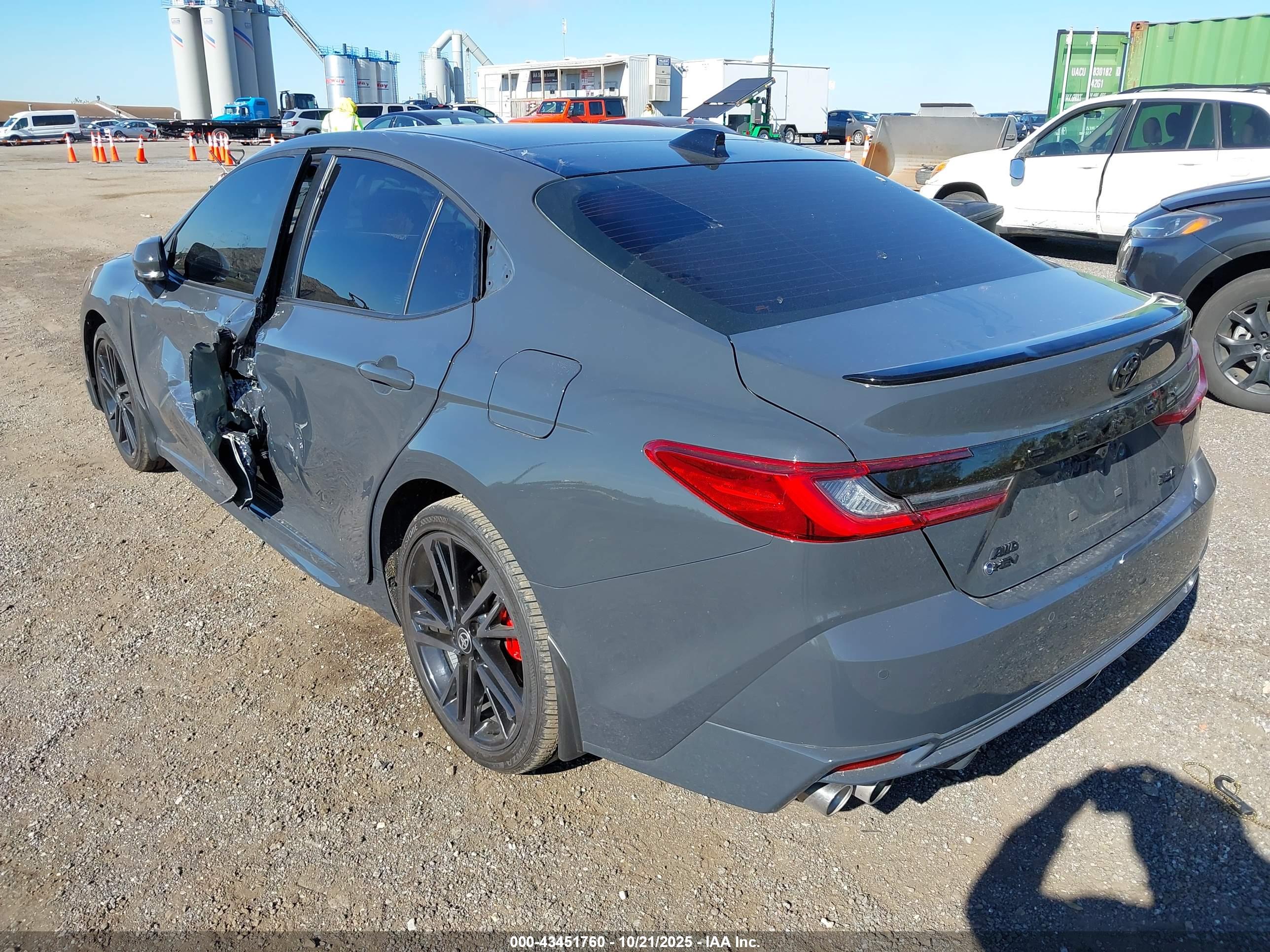 TOYOTA CAMRY image 3