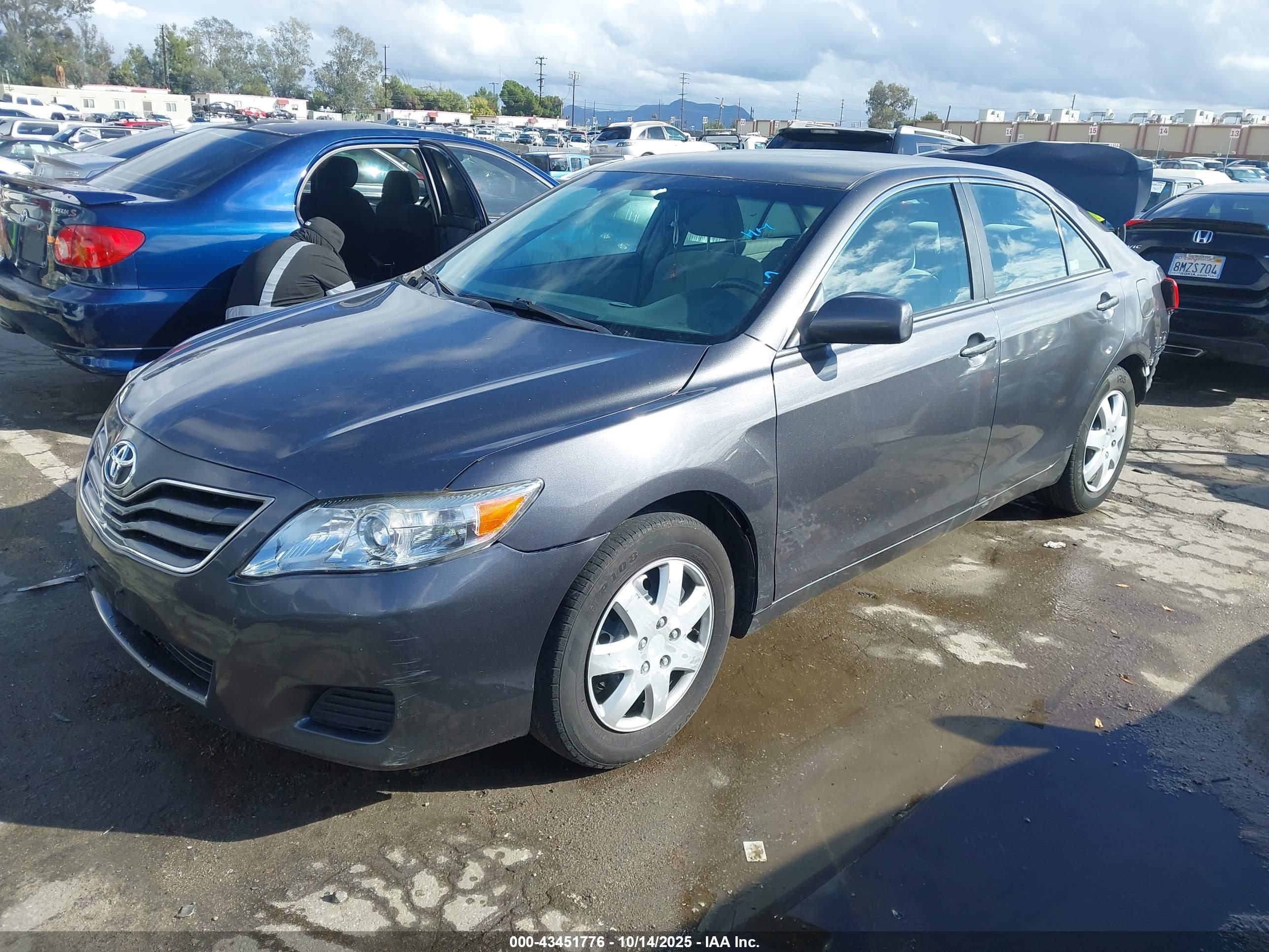 TOYOTA CAMRY image 2