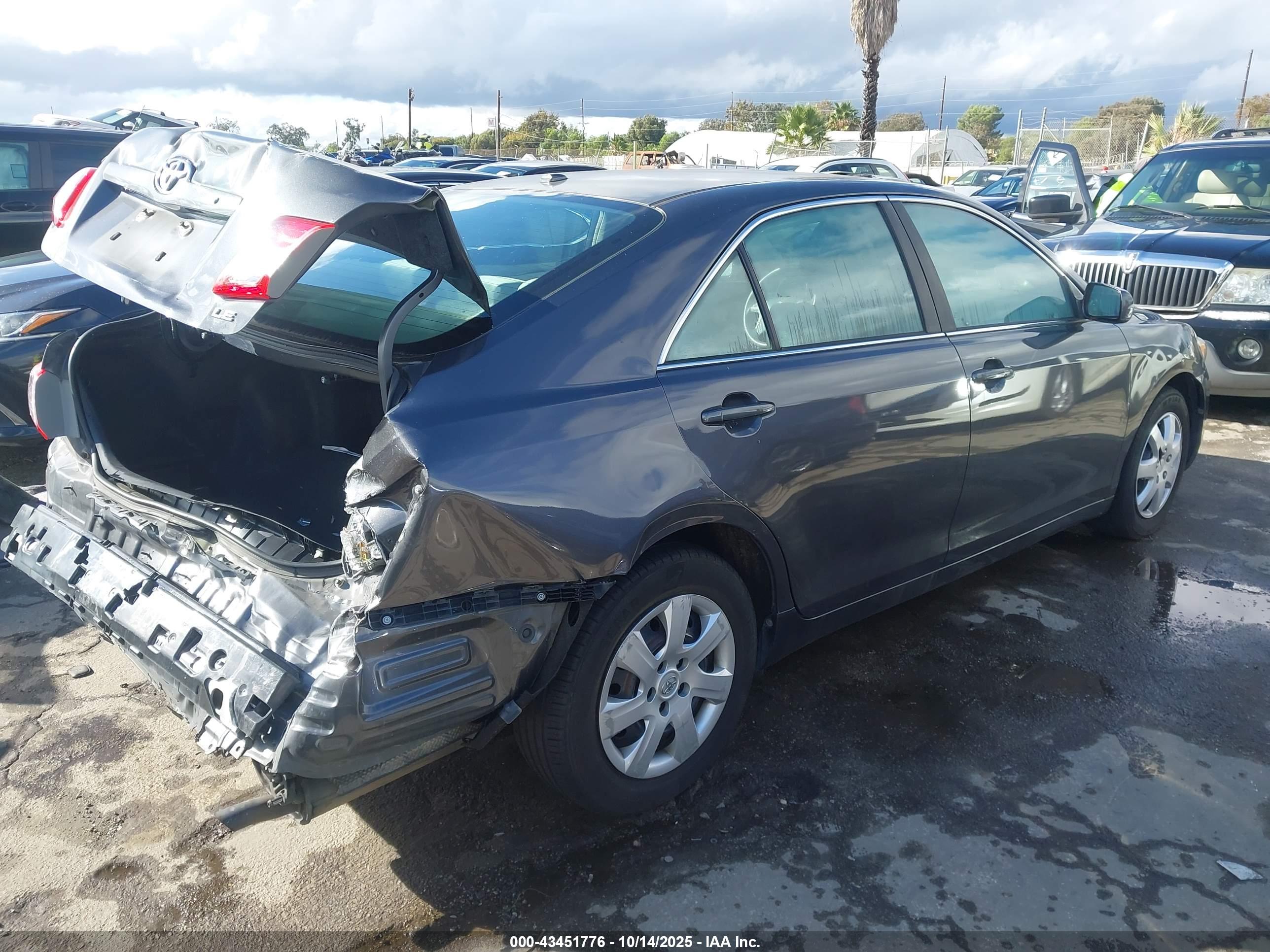 TOYOTA CAMRY image 4
