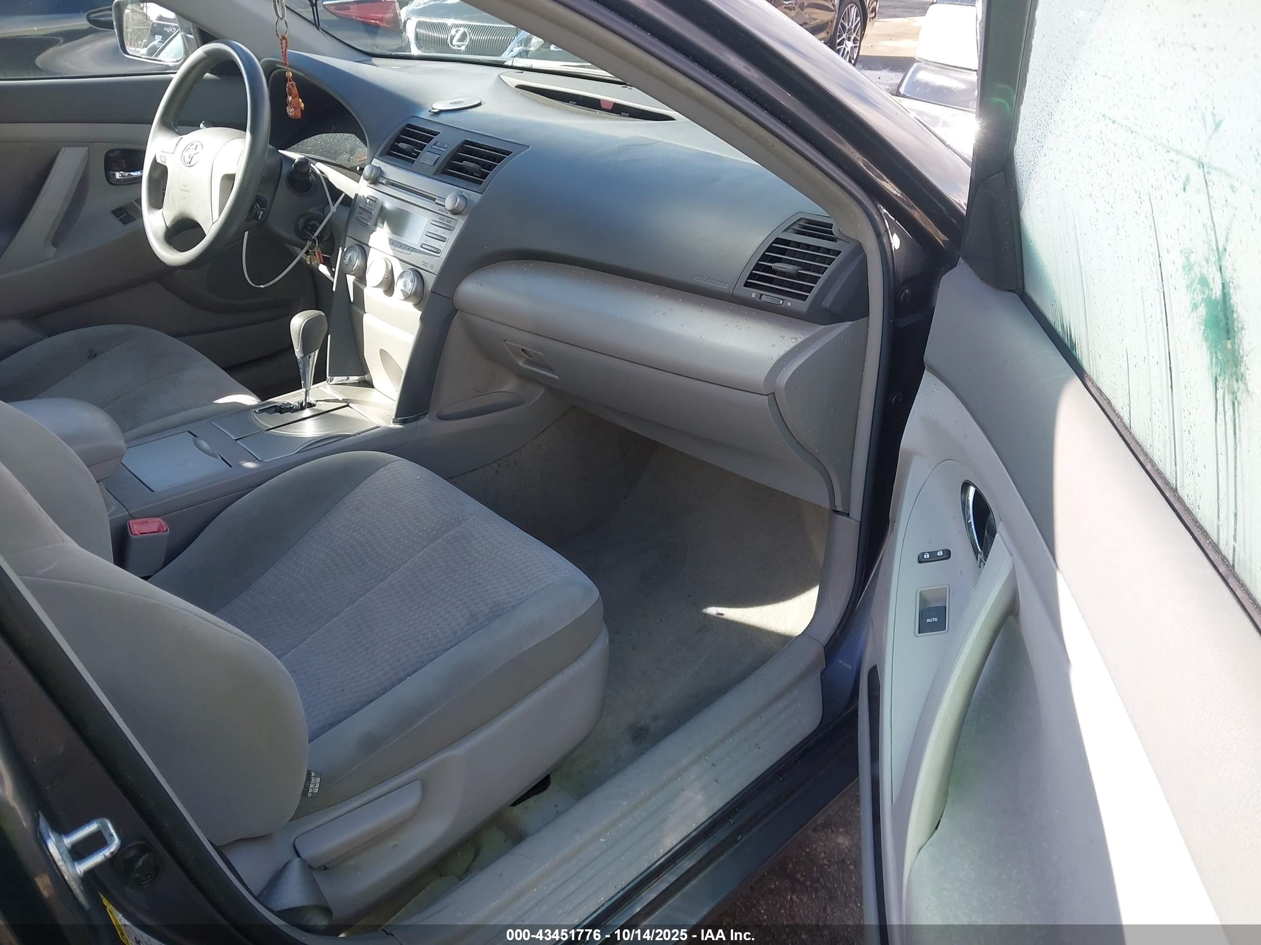 TOYOTA CAMRY image 5
