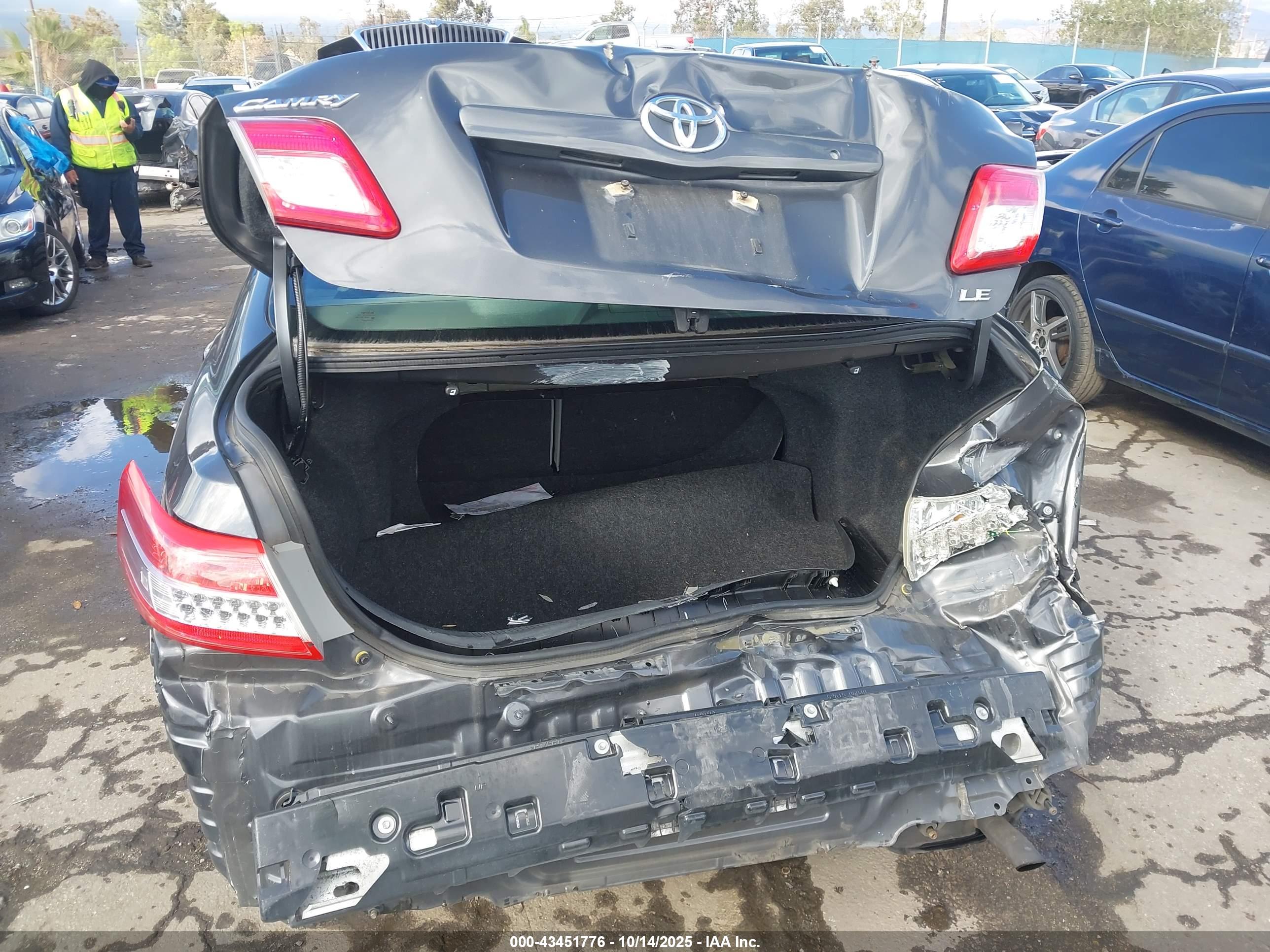 TOYOTA CAMRY image 6