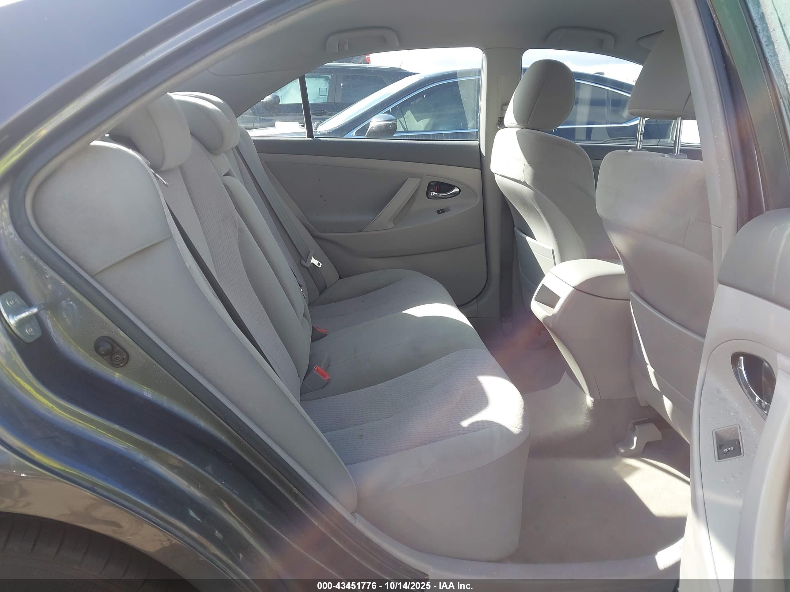 TOYOTA CAMRY image 8