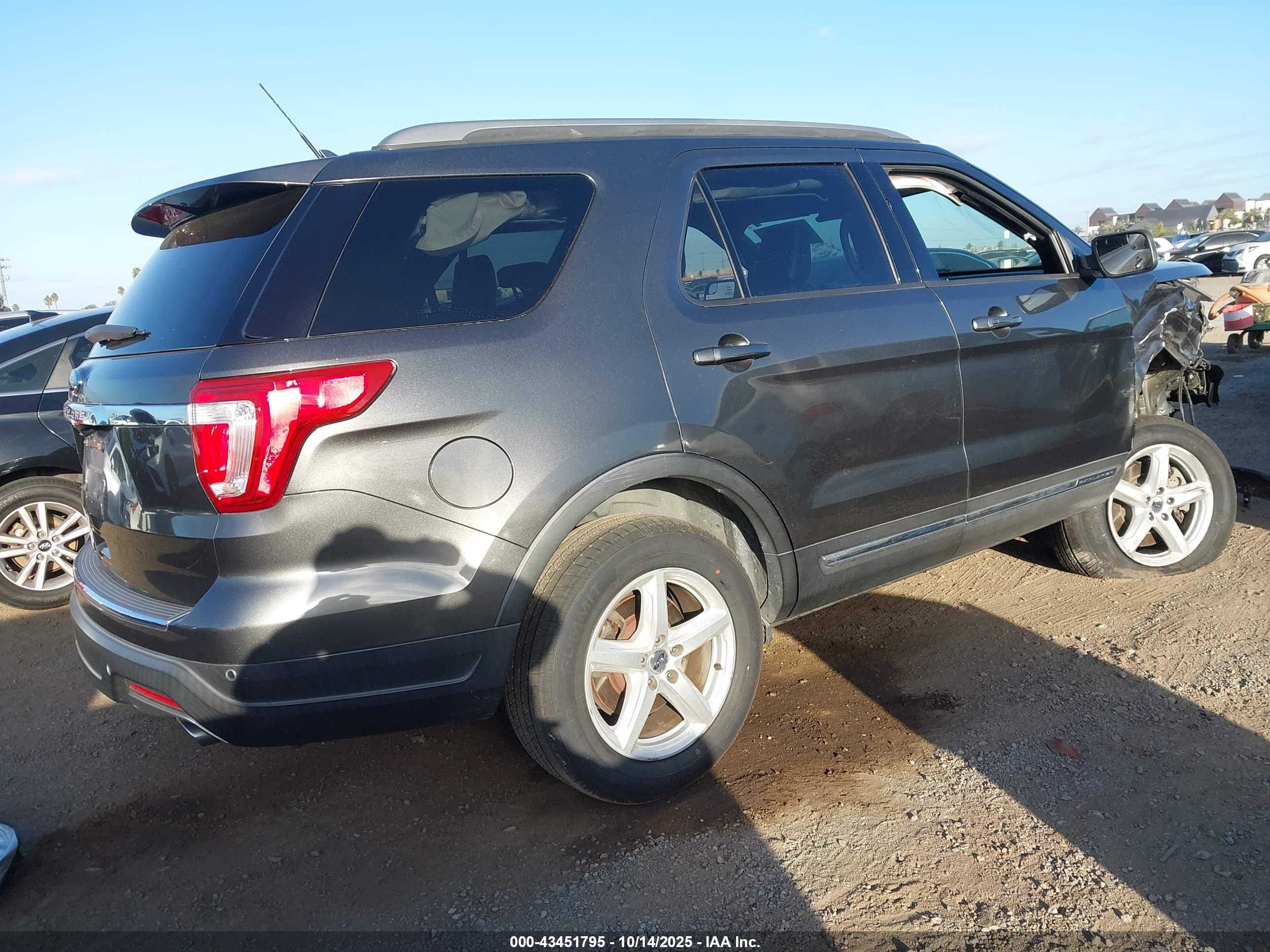 FORD EXPLORER image 4