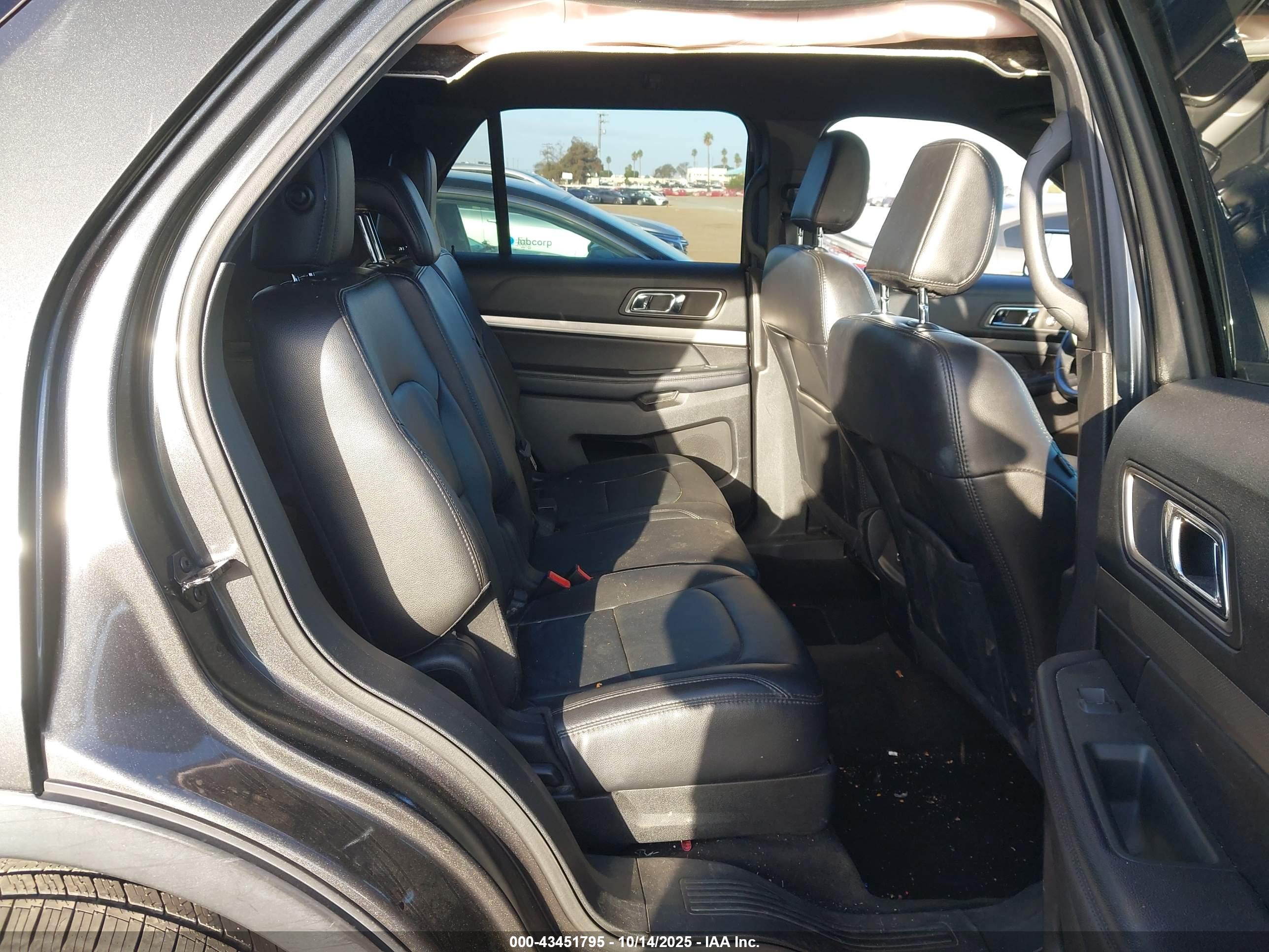 FORD EXPLORER image 8