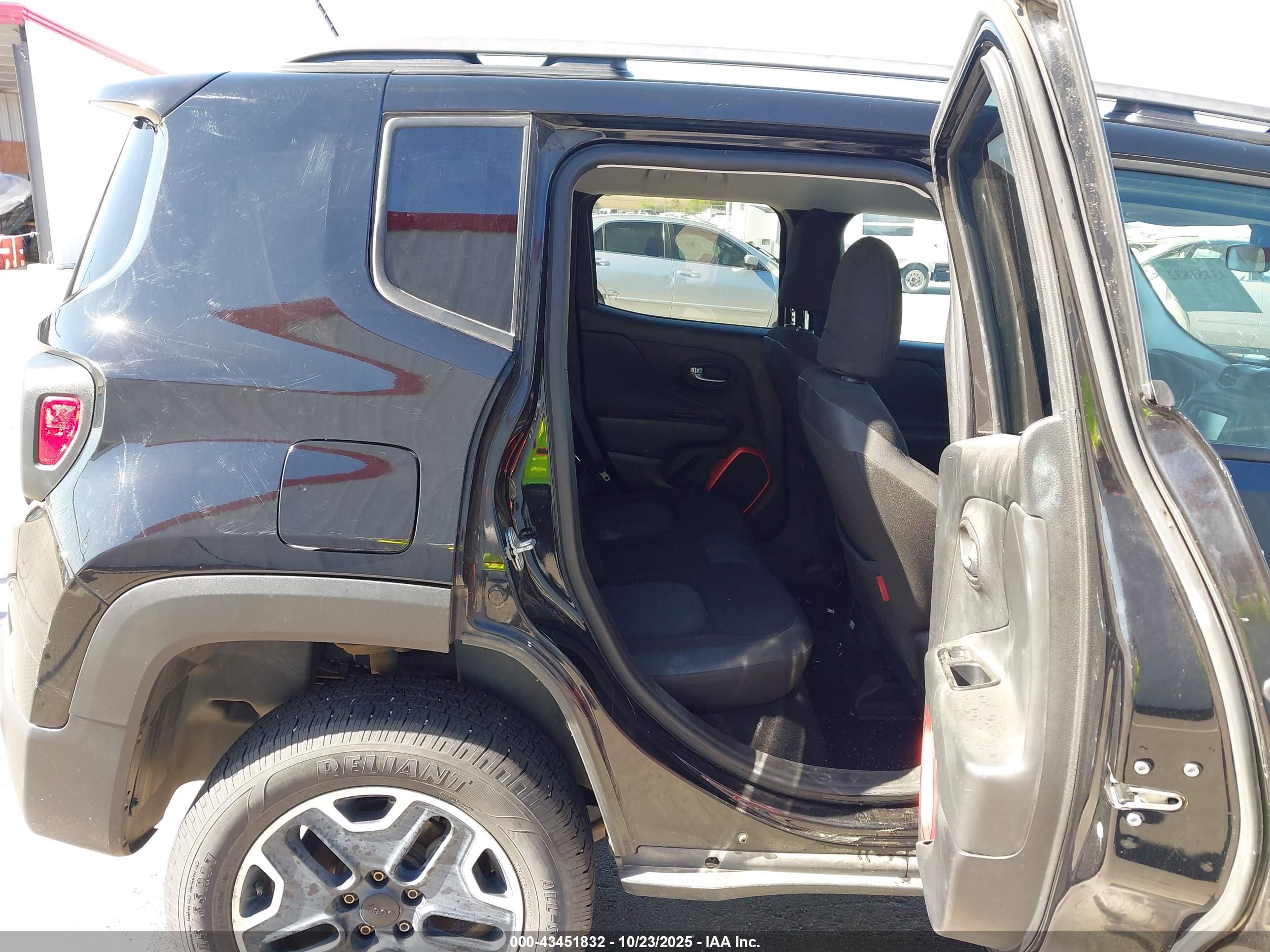 JEEP RENEGADE image 8