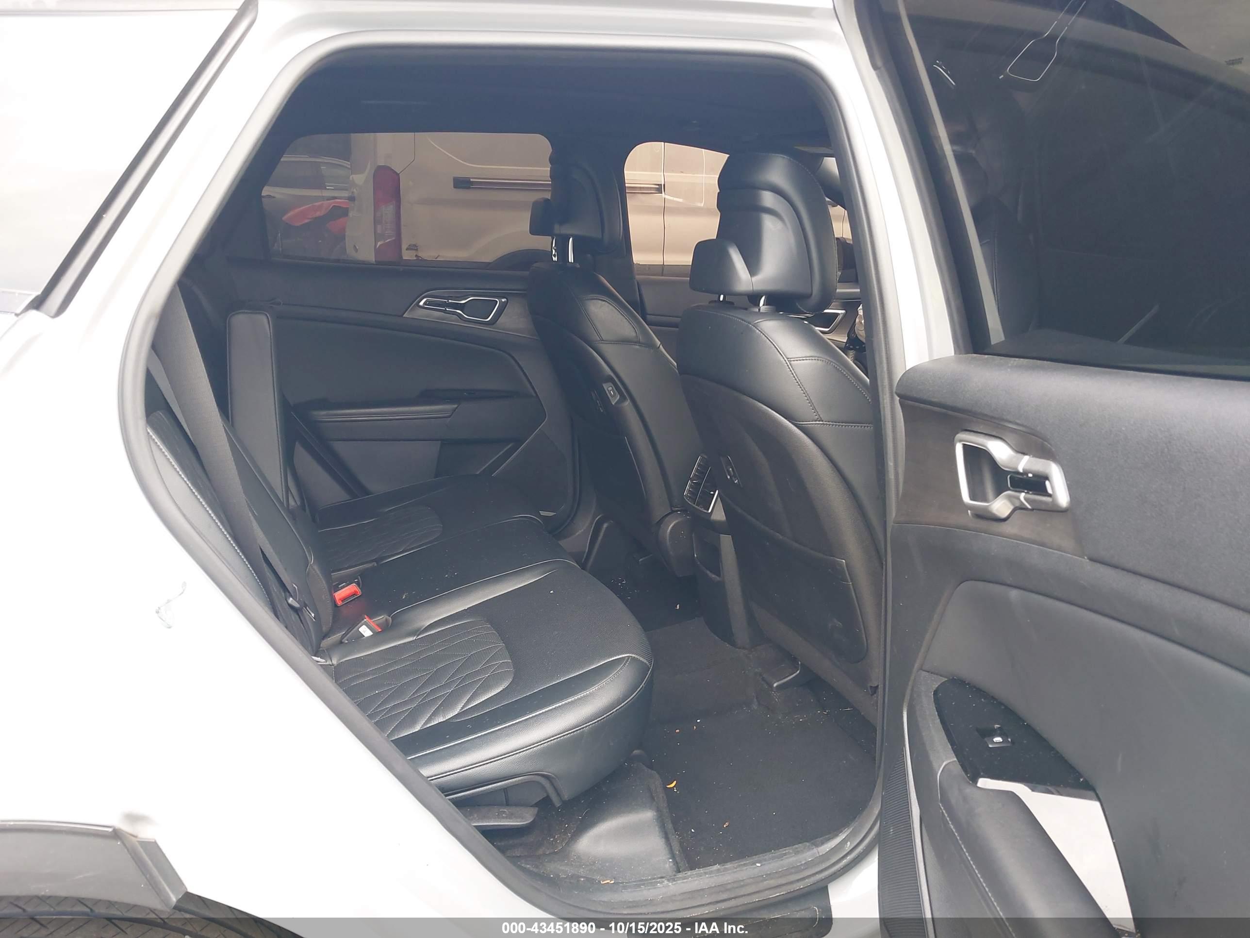 KIA SPORTAGE image 8