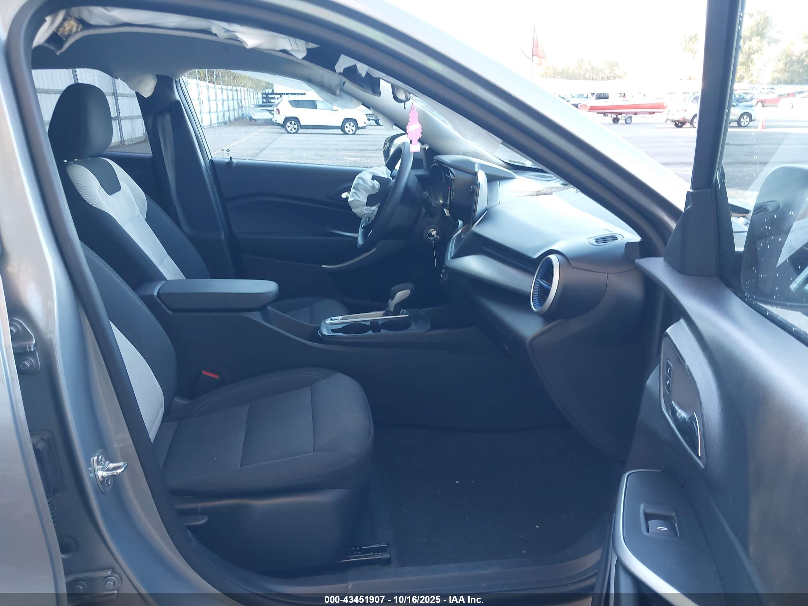 CHEVROLET TRAX image 5