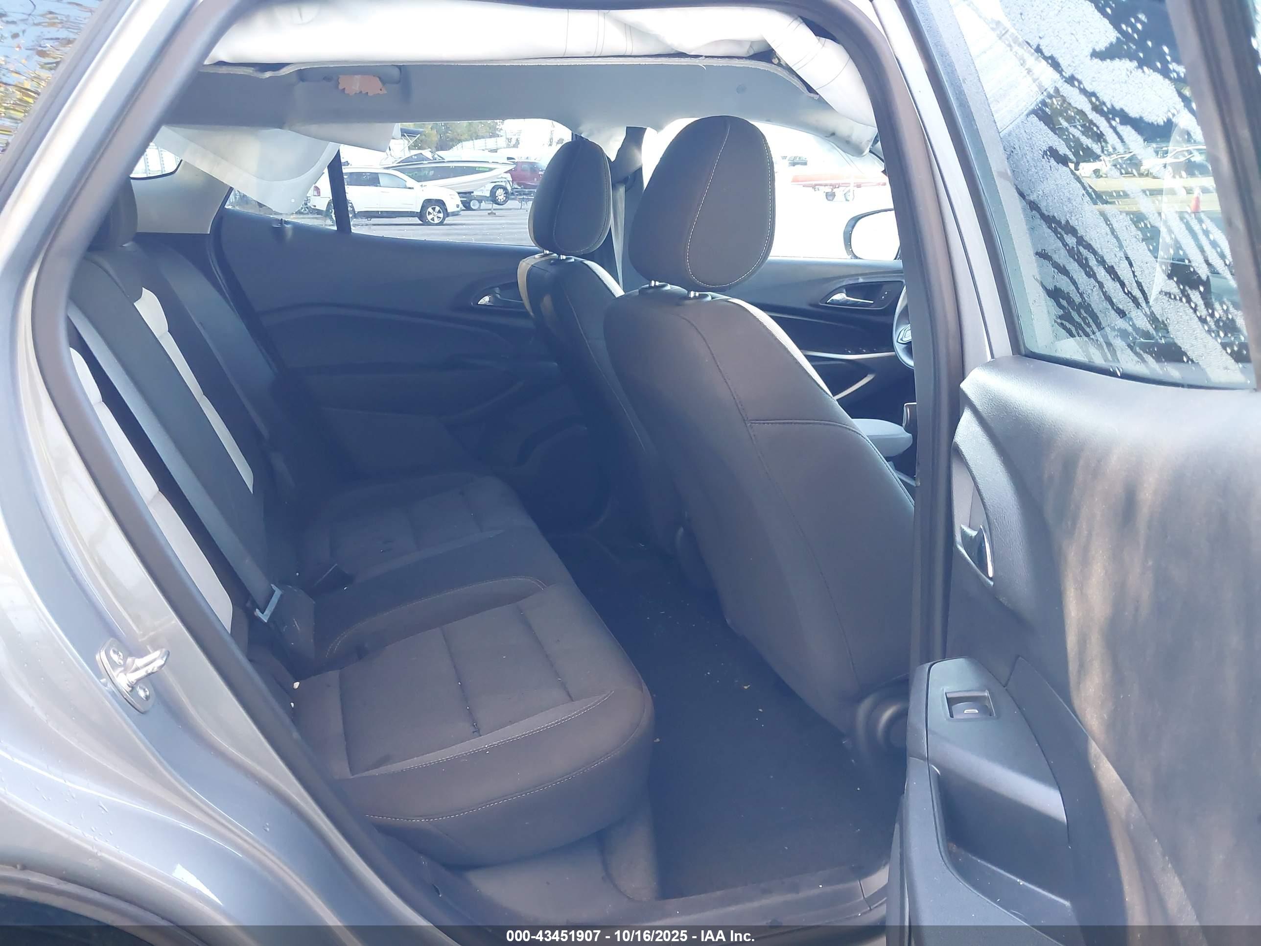 CHEVROLET TRAX image 8