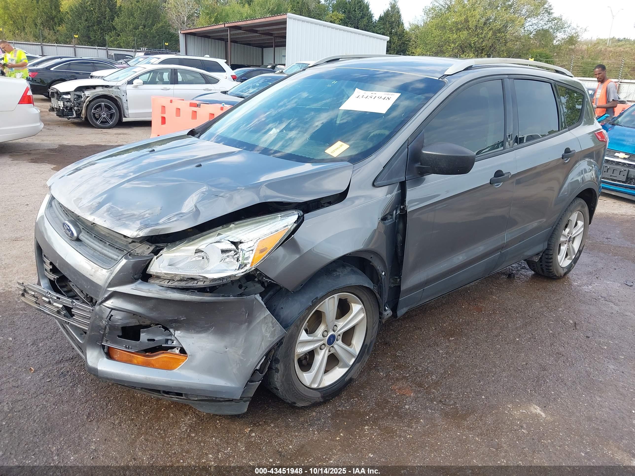 FORD ESCAPE image 2