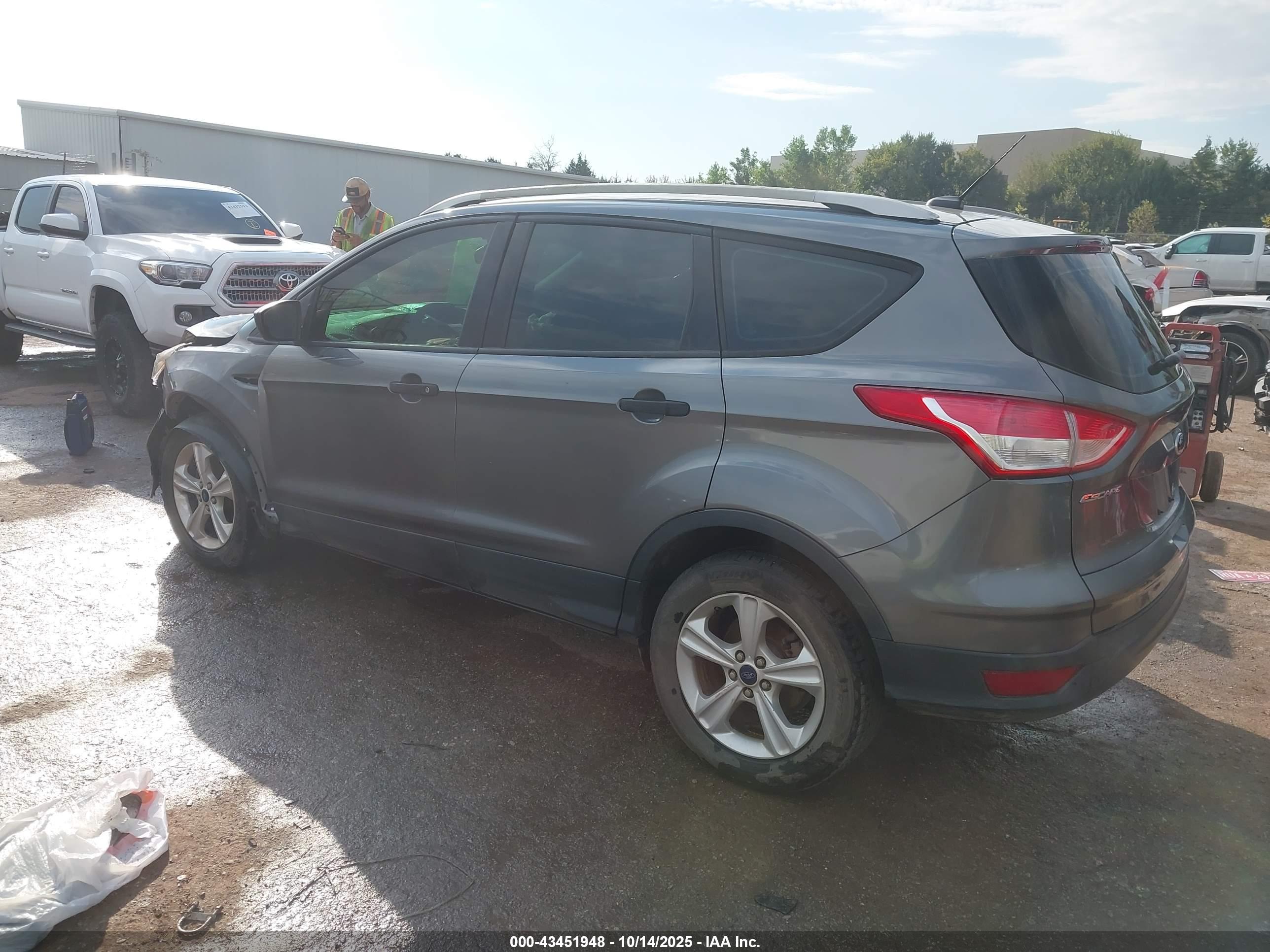 FORD ESCAPE image 3