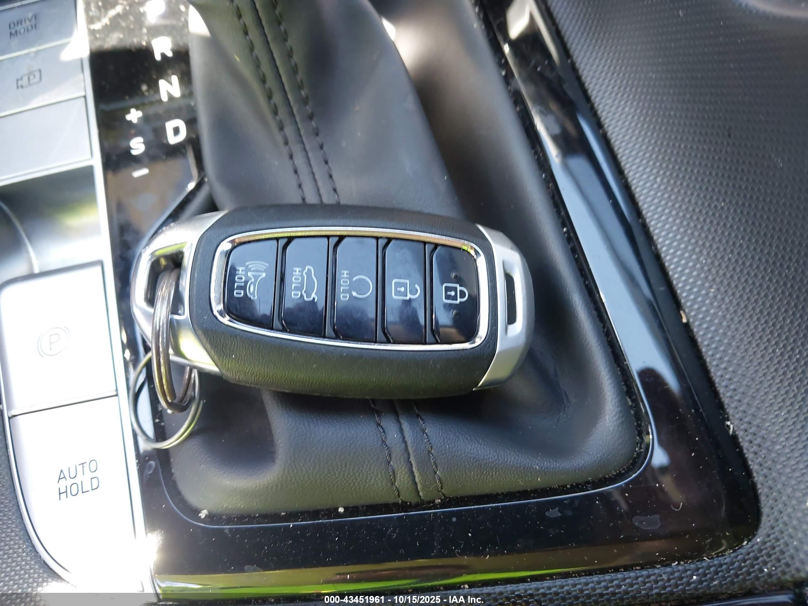 HYUNDAI ELANTRA image 11