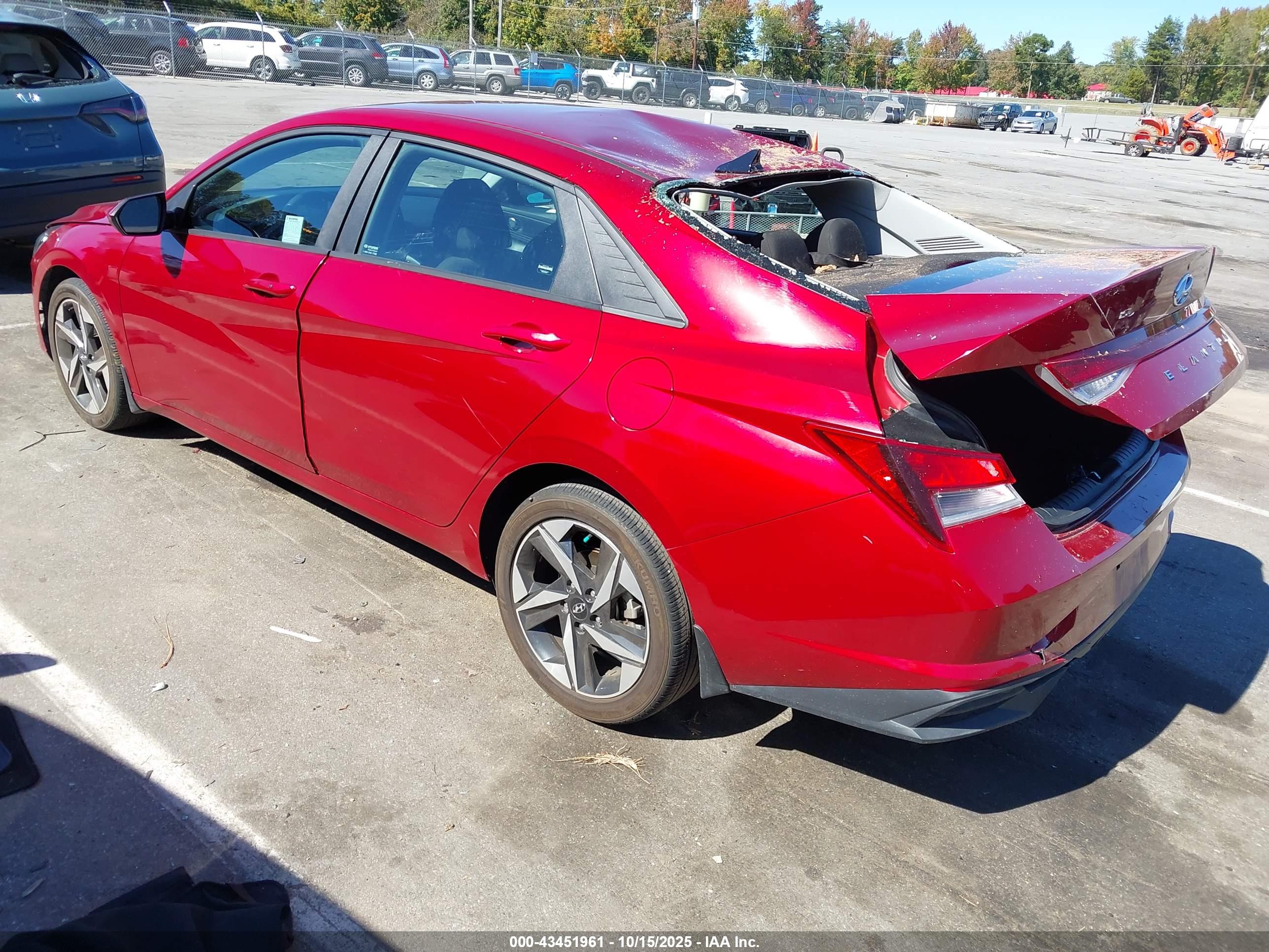 HYUNDAI ELANTRA image 3
