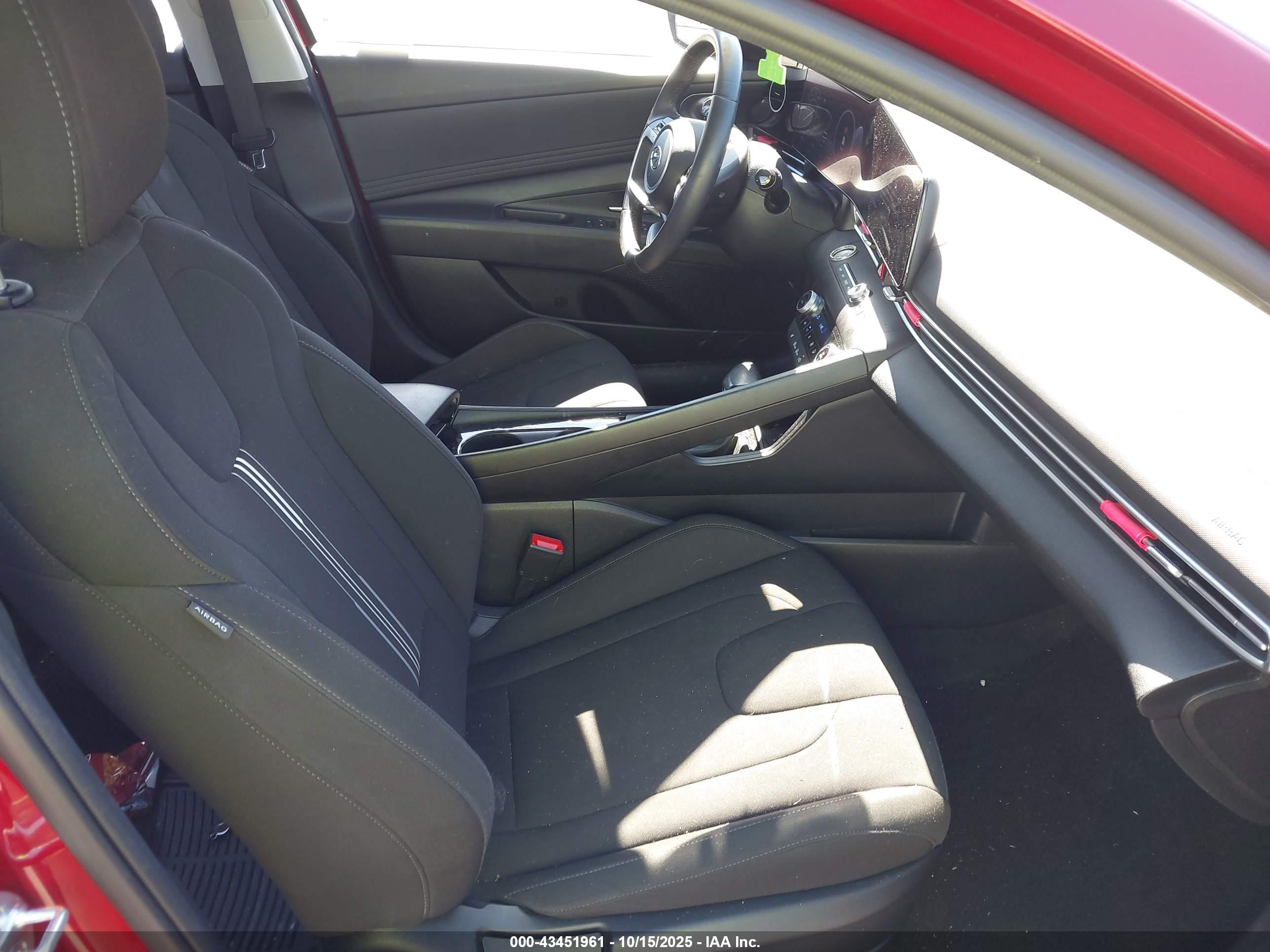 HYUNDAI ELANTRA image 5