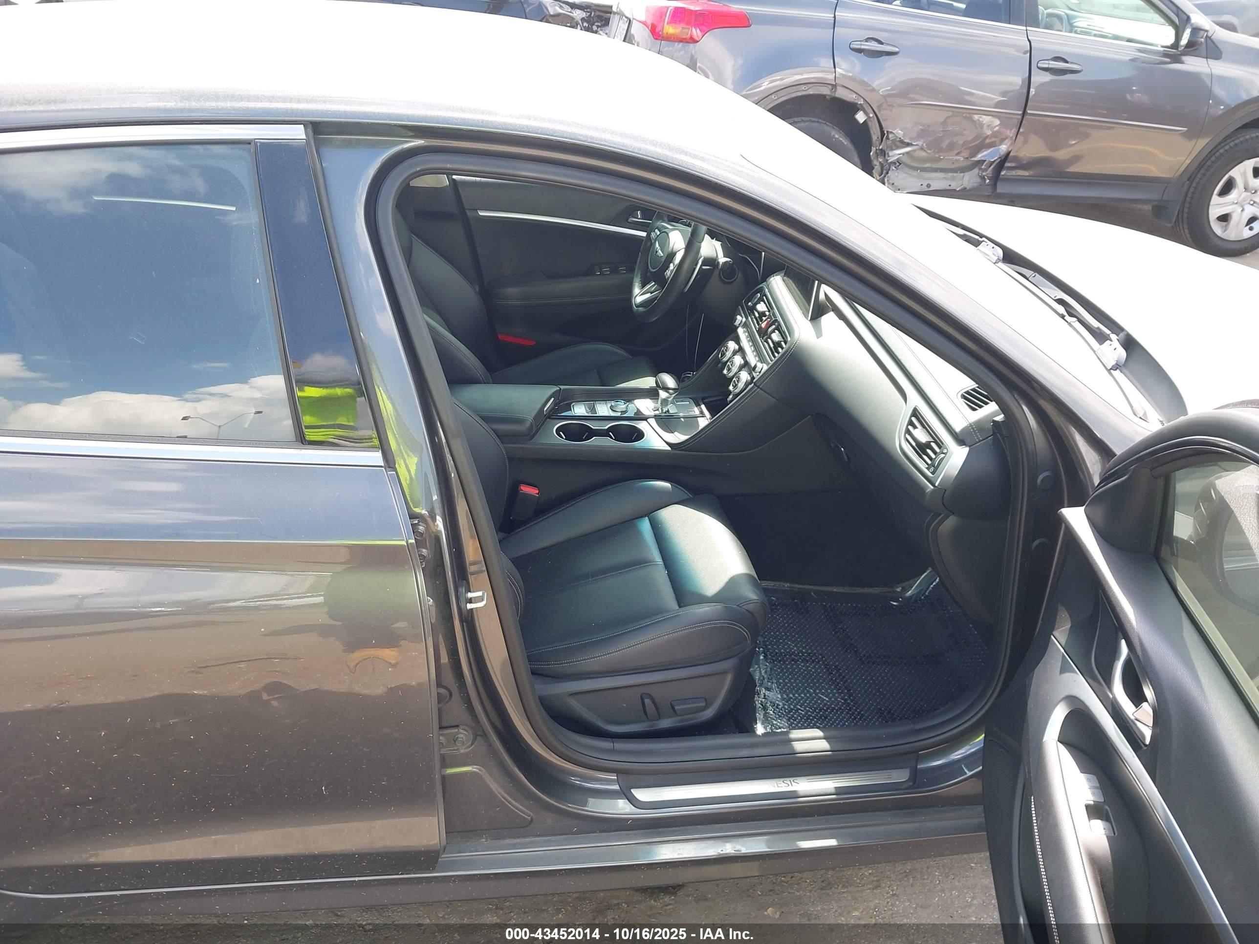 GENESIS G70 image 5