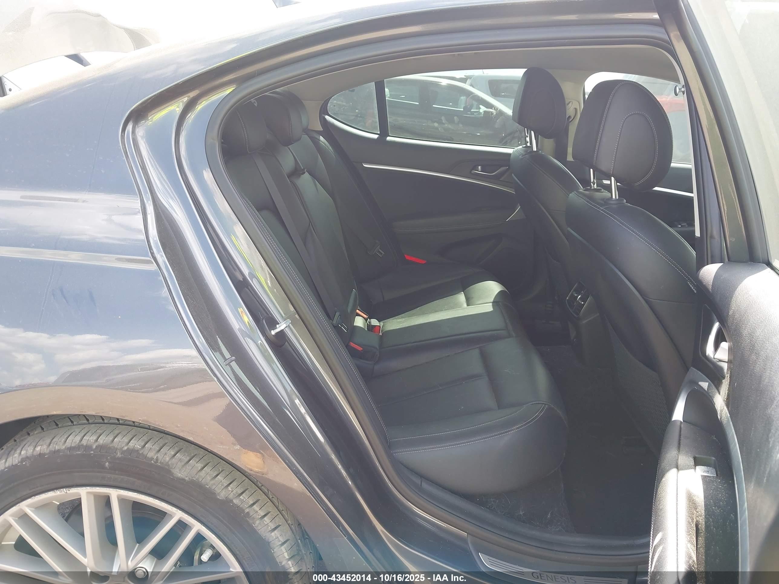 GENESIS G70 image 8