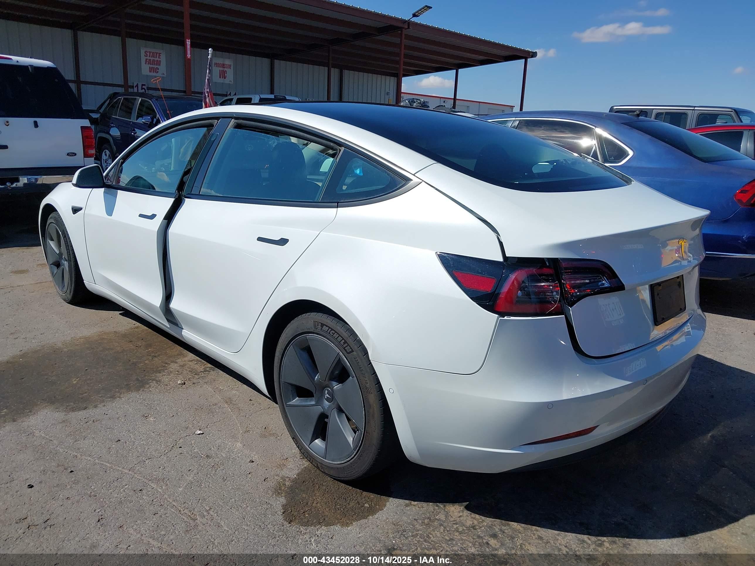 TESLA MODEL image 3
