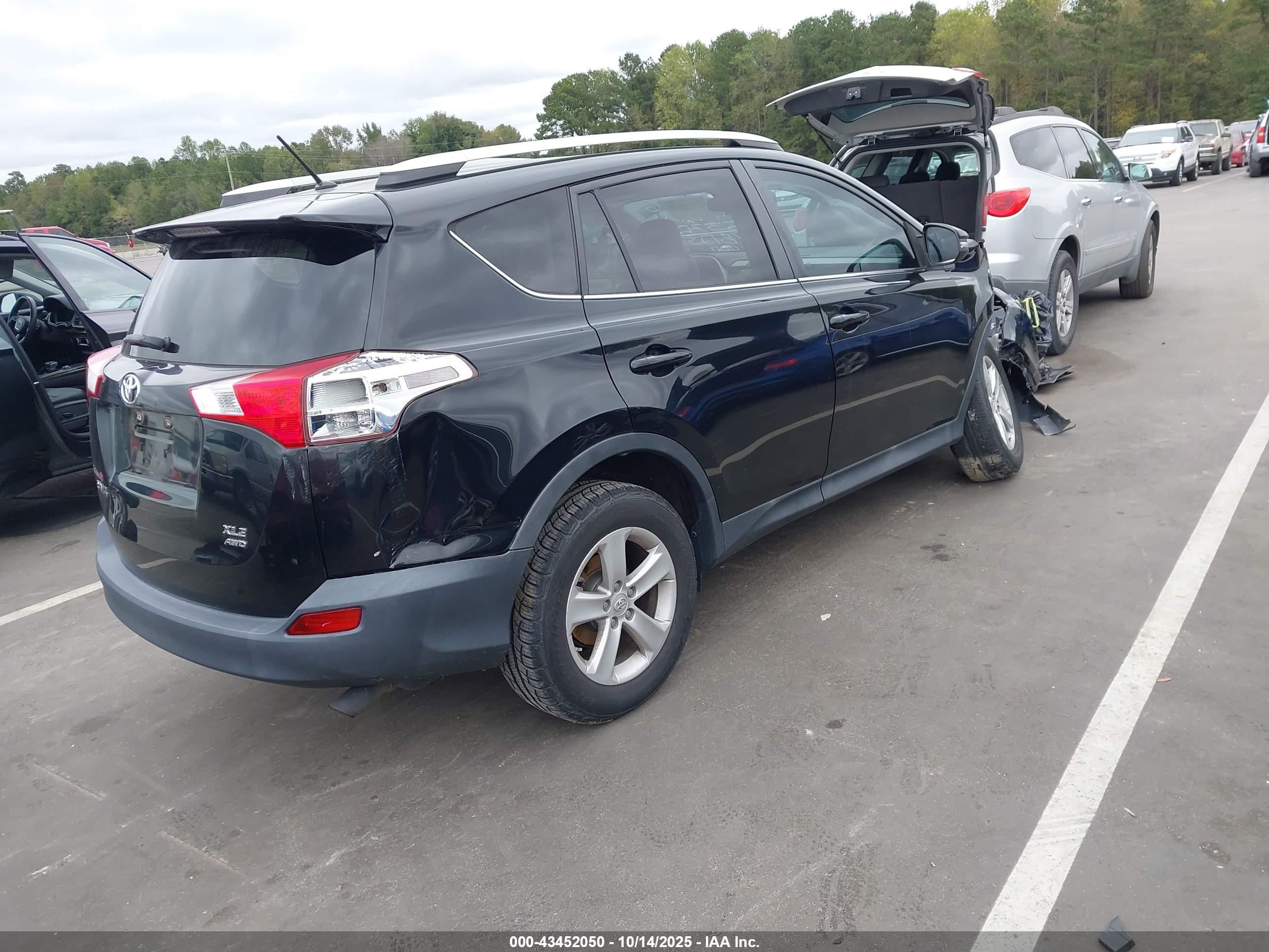 TOYOTA RAV4 image 4